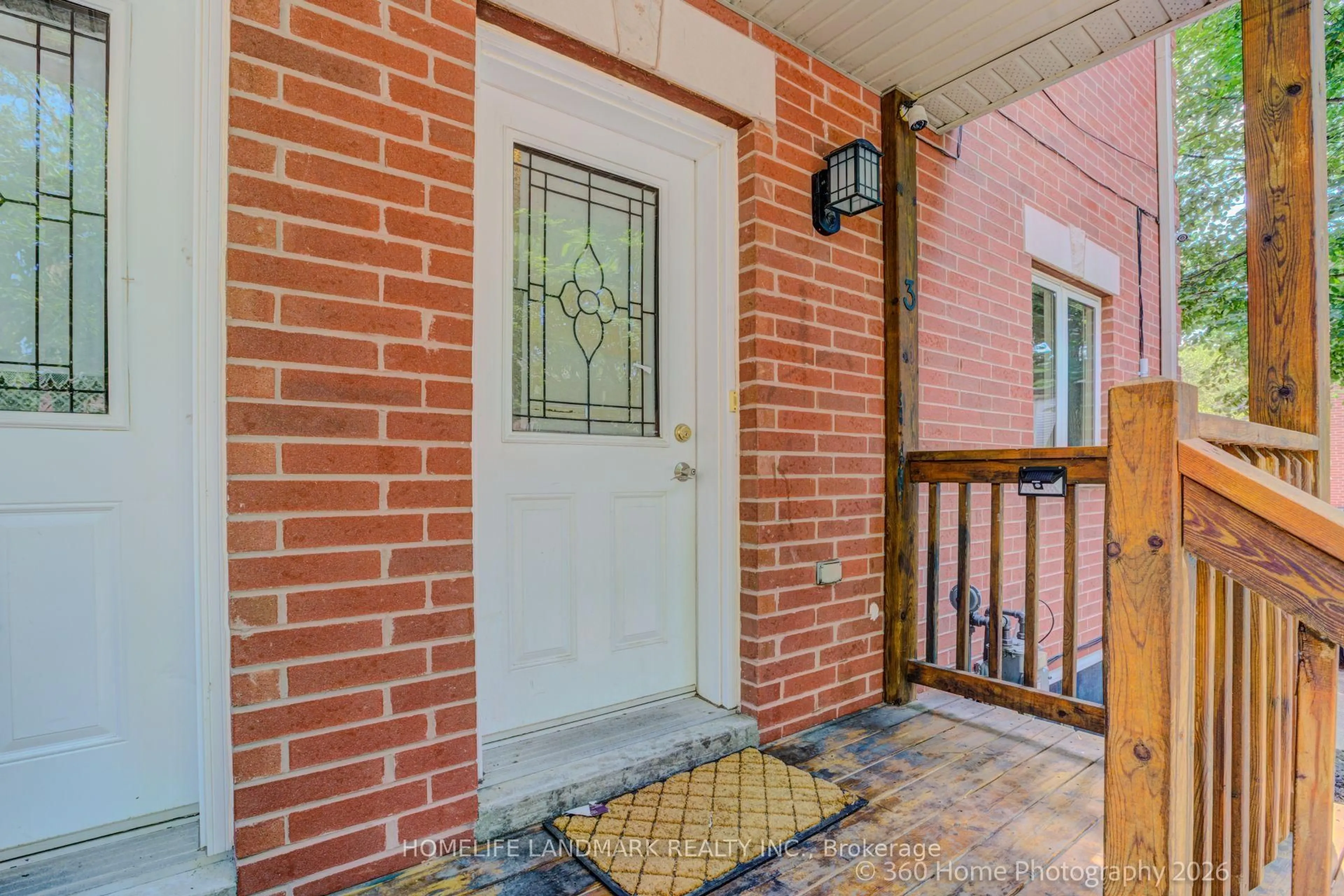 Indoor entryway for 736 Kingston Rd #3, Toronto Ontario M4E 1R7