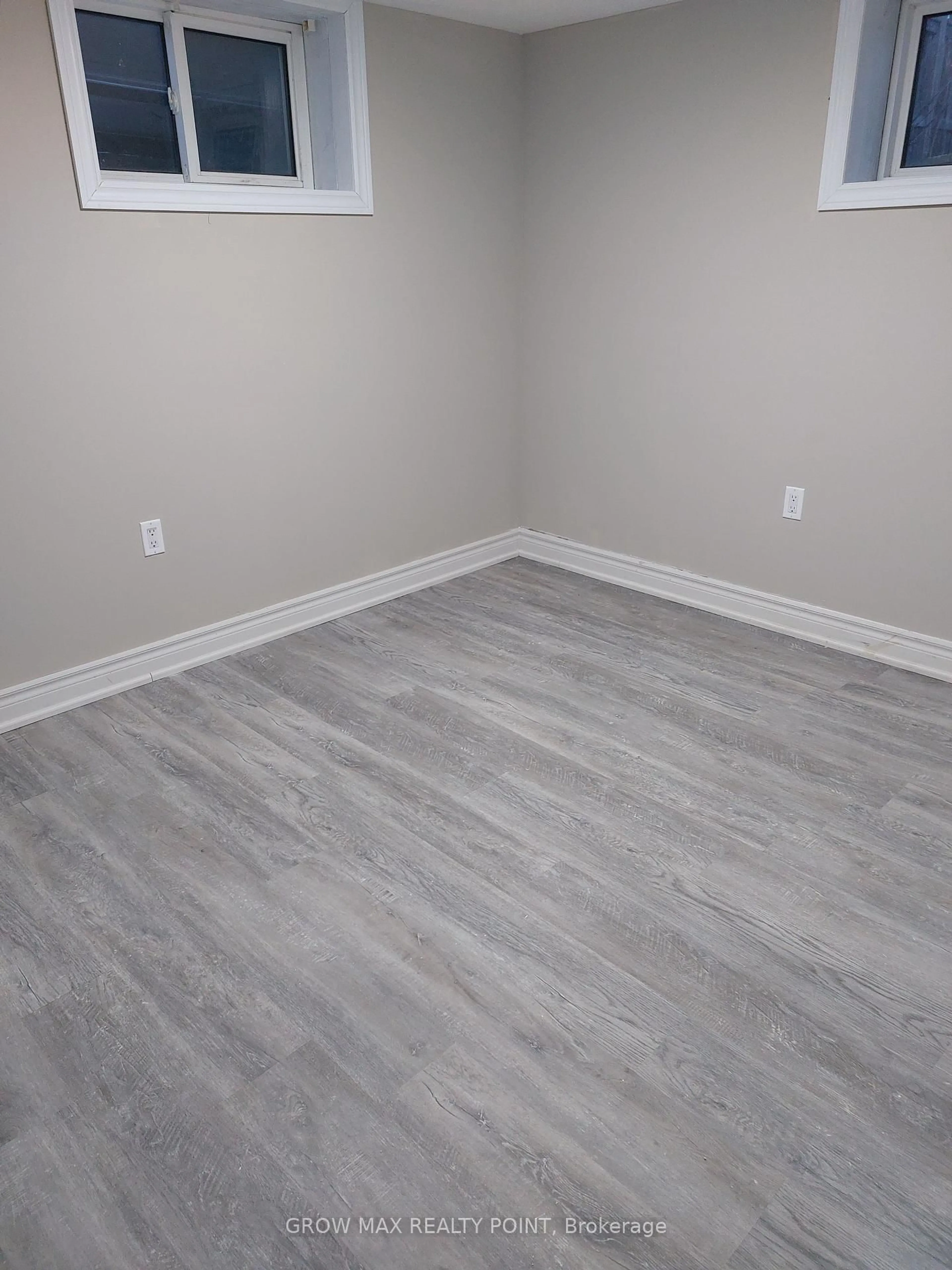 A pic of a room for 321 Highland Ave, Oshawa Ontario L1H 6B1