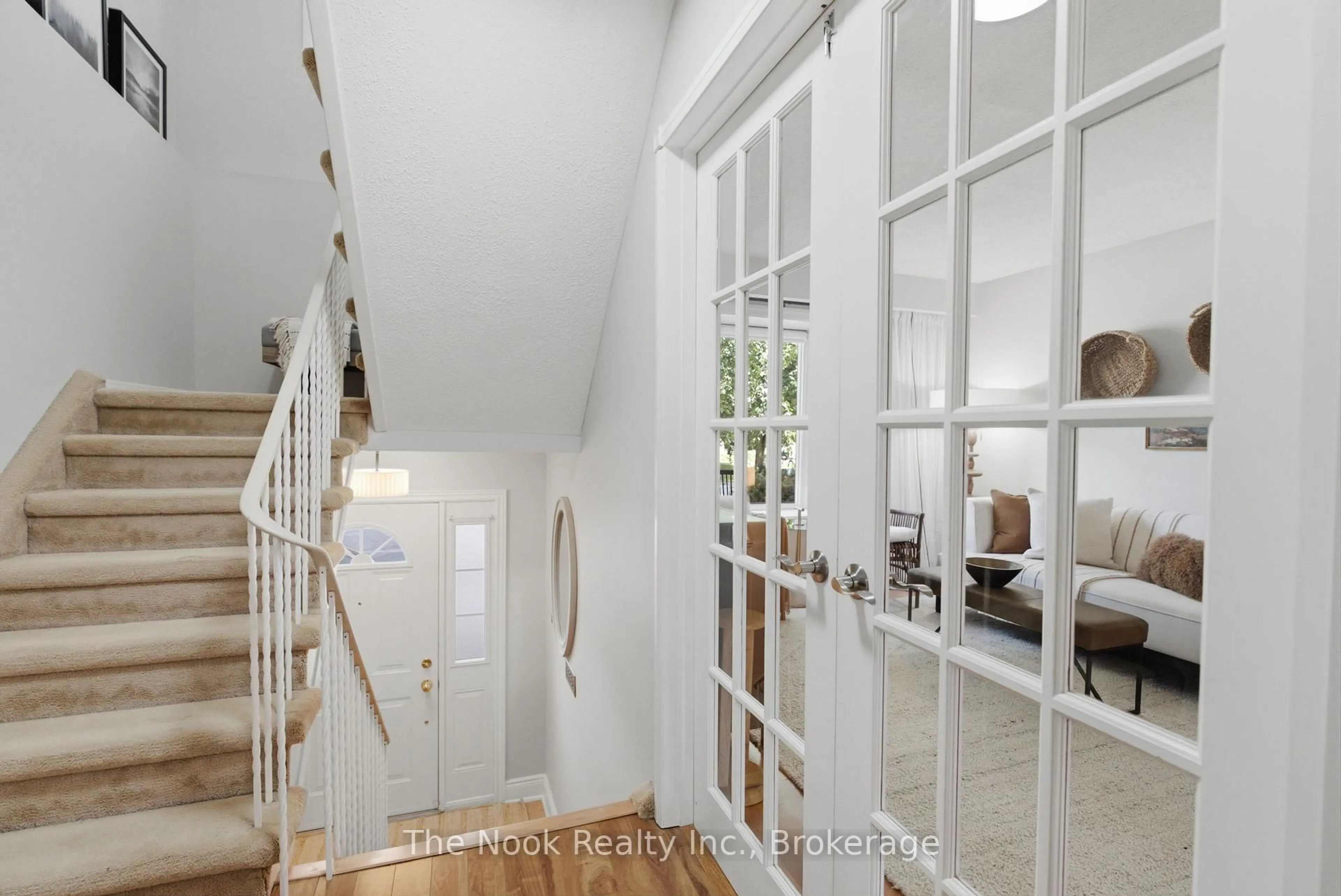 Indoor entryway for 693 Nairn Crt, Oshawa Ontario L1J 6H5