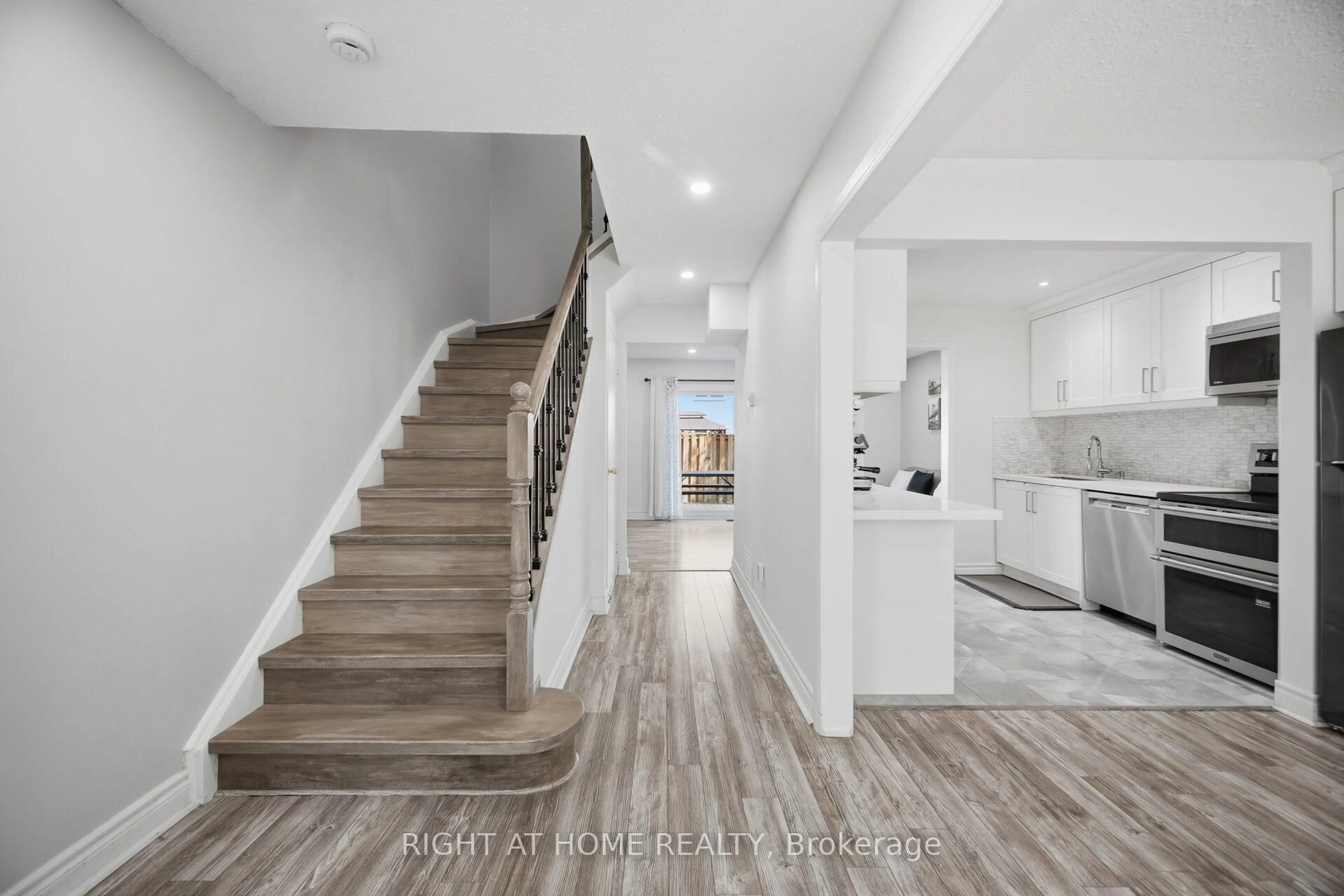 Indoor entryway for 71 Cass Ave #55, Toronto Ontario M1T 3P8