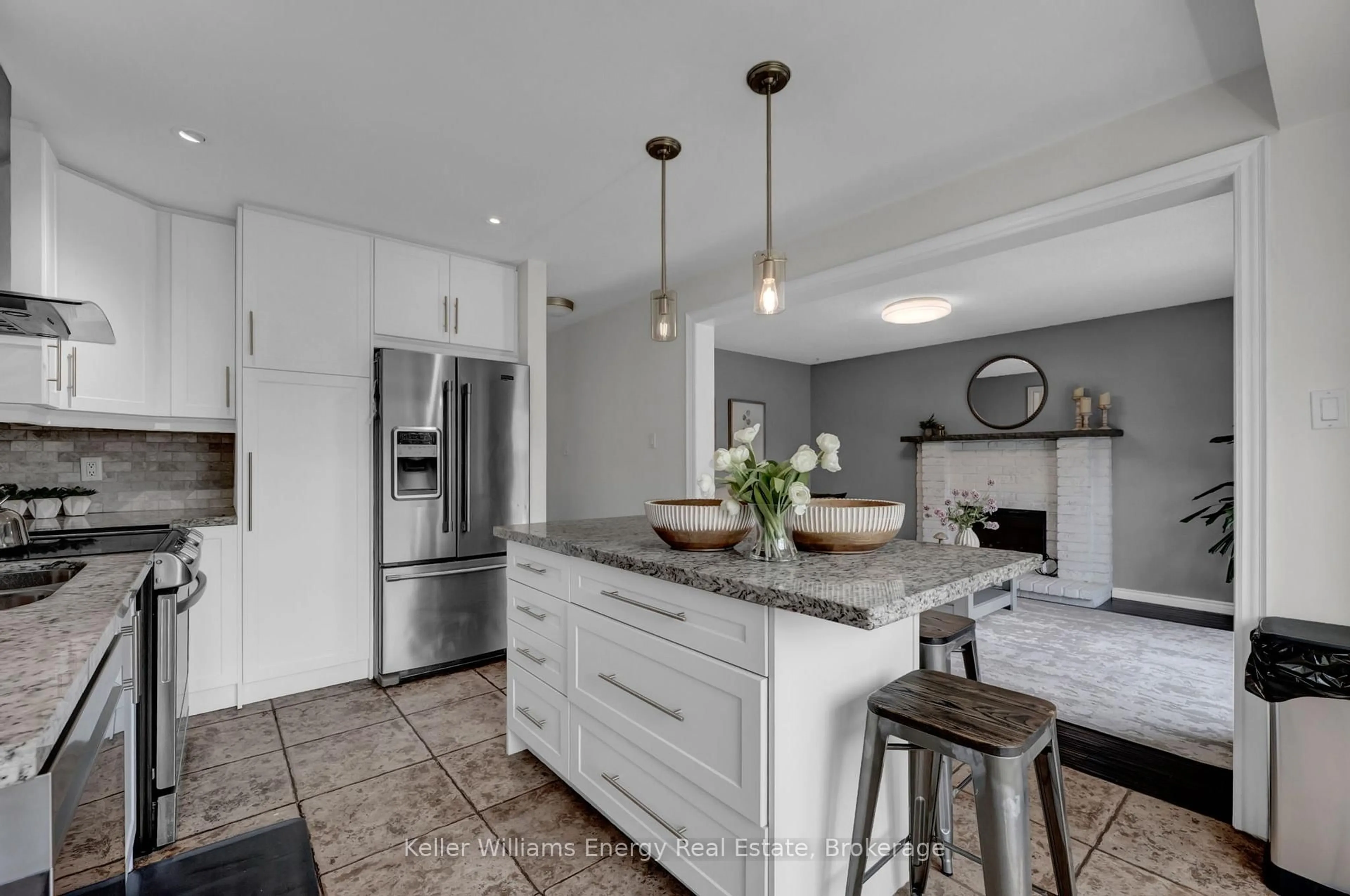 Open concept kitchen, ceramic/tile floor for 25 Fieldview Cres, Whitby Ontario L1N 8B5