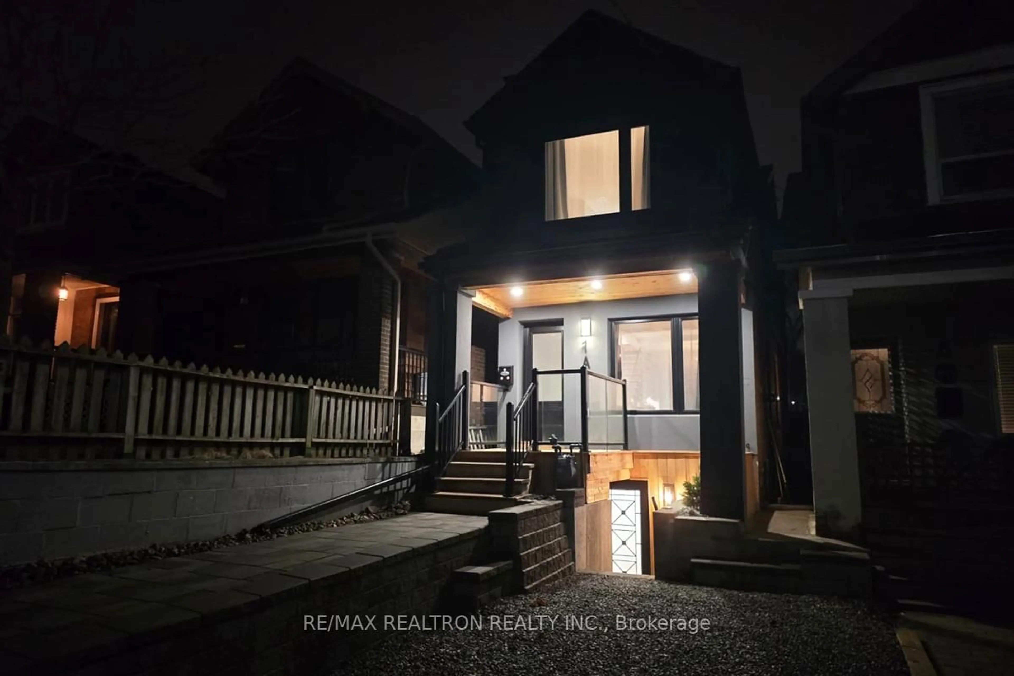 Unknown for 1A Normandy Blvd, Toronto Ontario M4L 3K1
