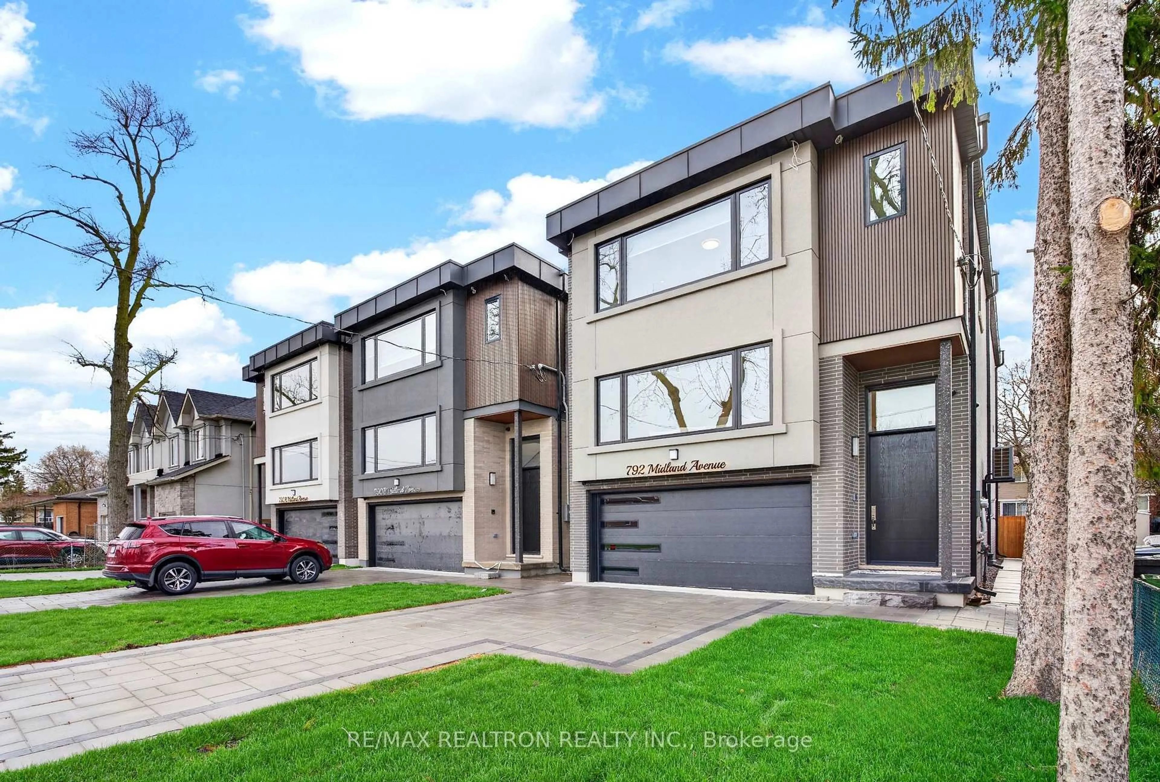 Home with brick exterior material, street for 792 Midland Ave, Toronto Ontario M1K 4E7
