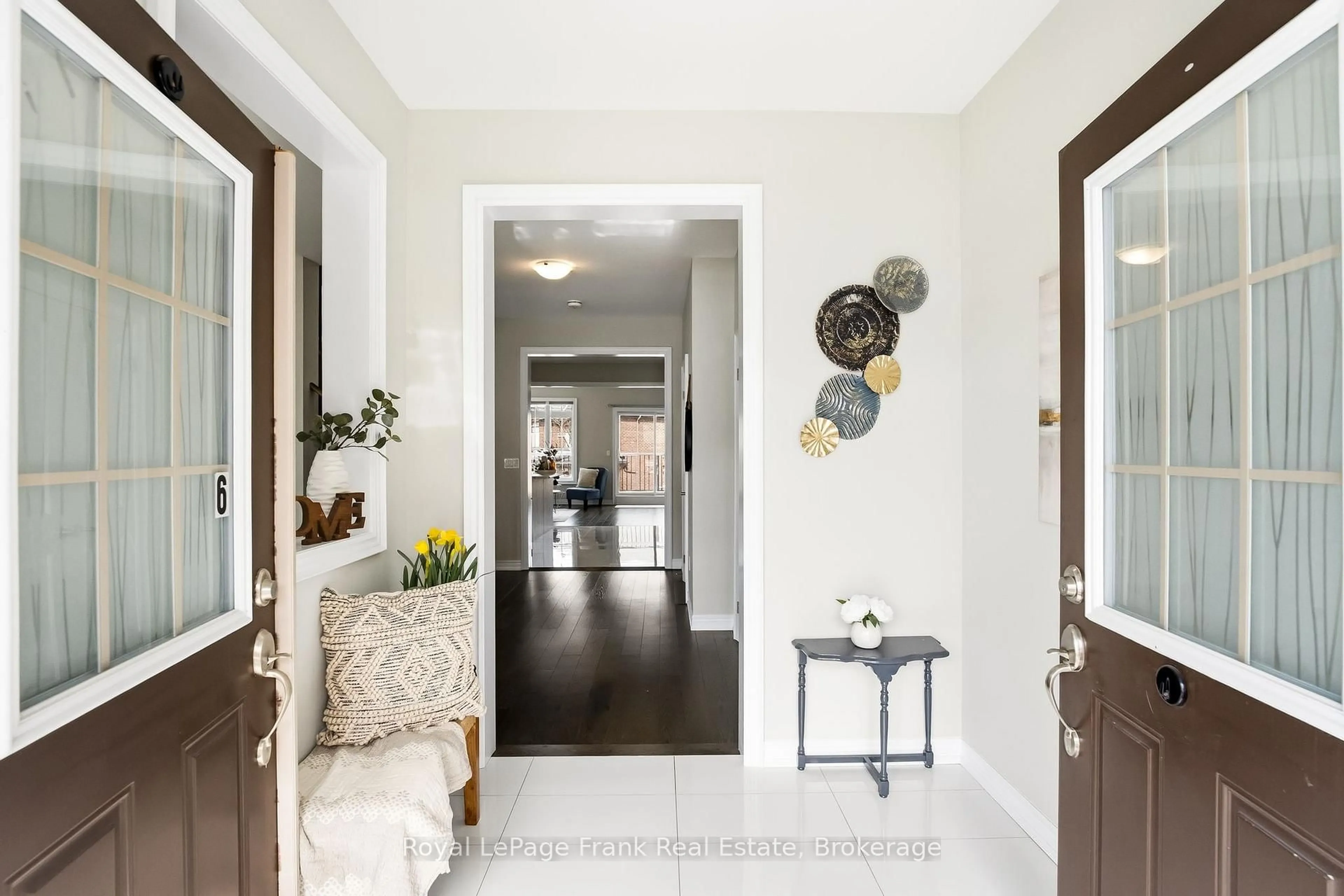 Indoor entryway for 6 Aldridge Lane, Clarington Ontario L1B 1G9