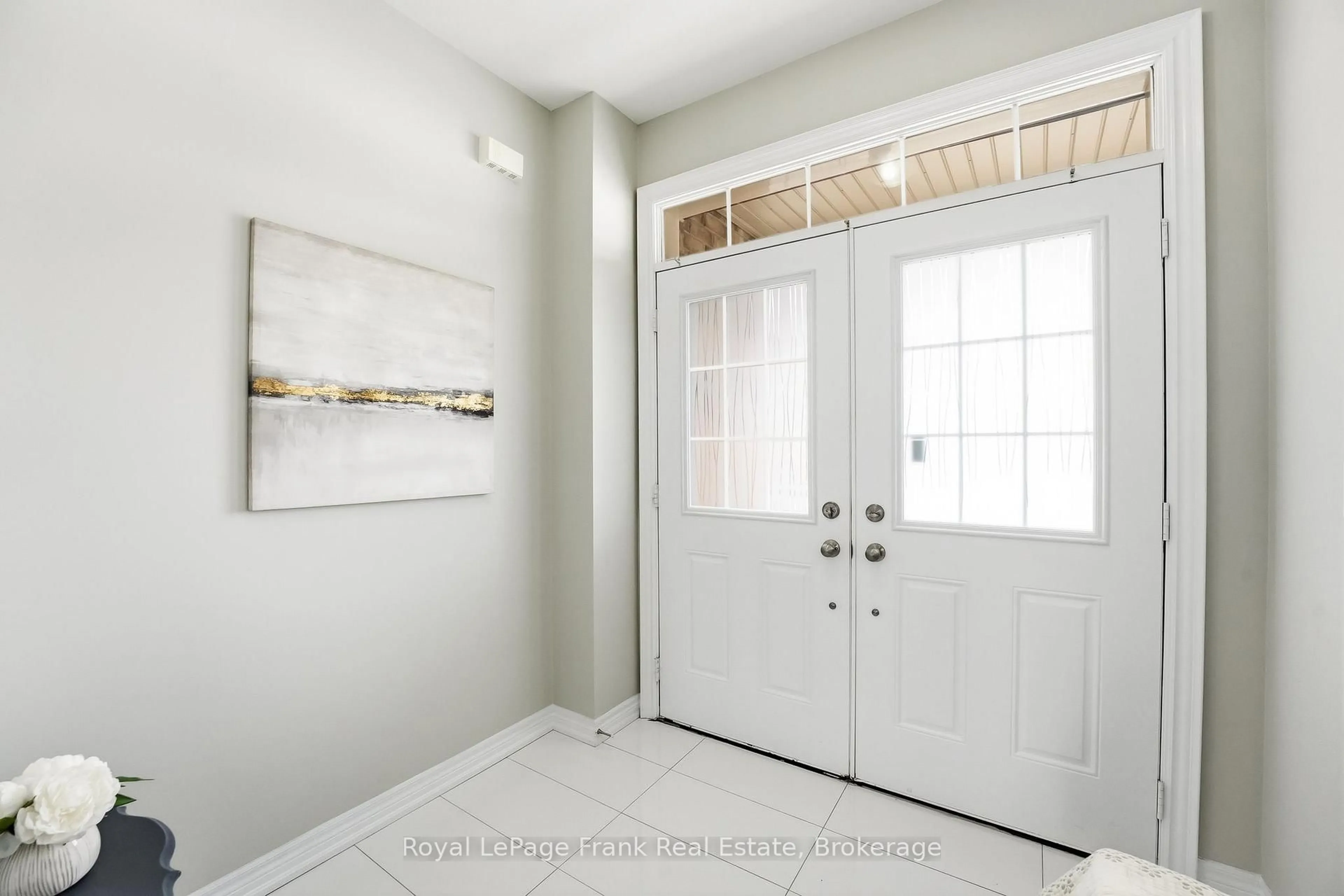 Indoor entryway for 6 Aldridge Lane, Clarington Ontario L1B 1G9