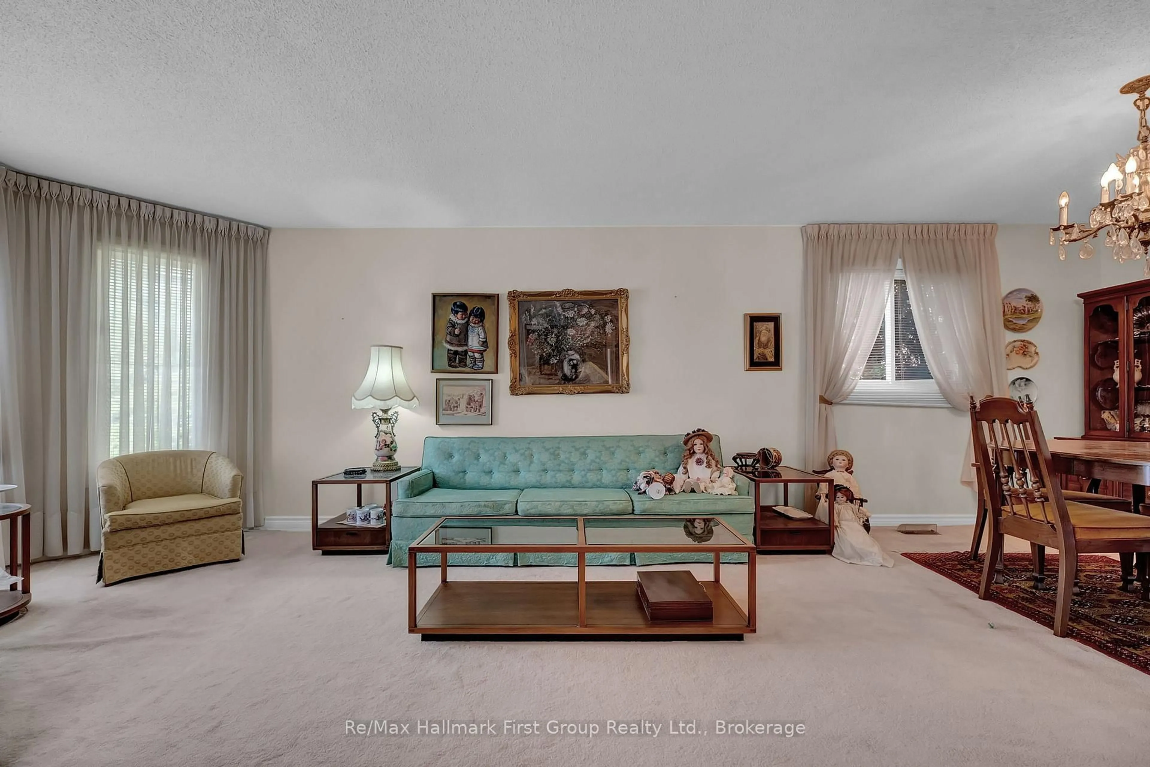 Living room with furniture, unknown for 1911 Rosebank Rd, Pickering Ontario L1V 1P7