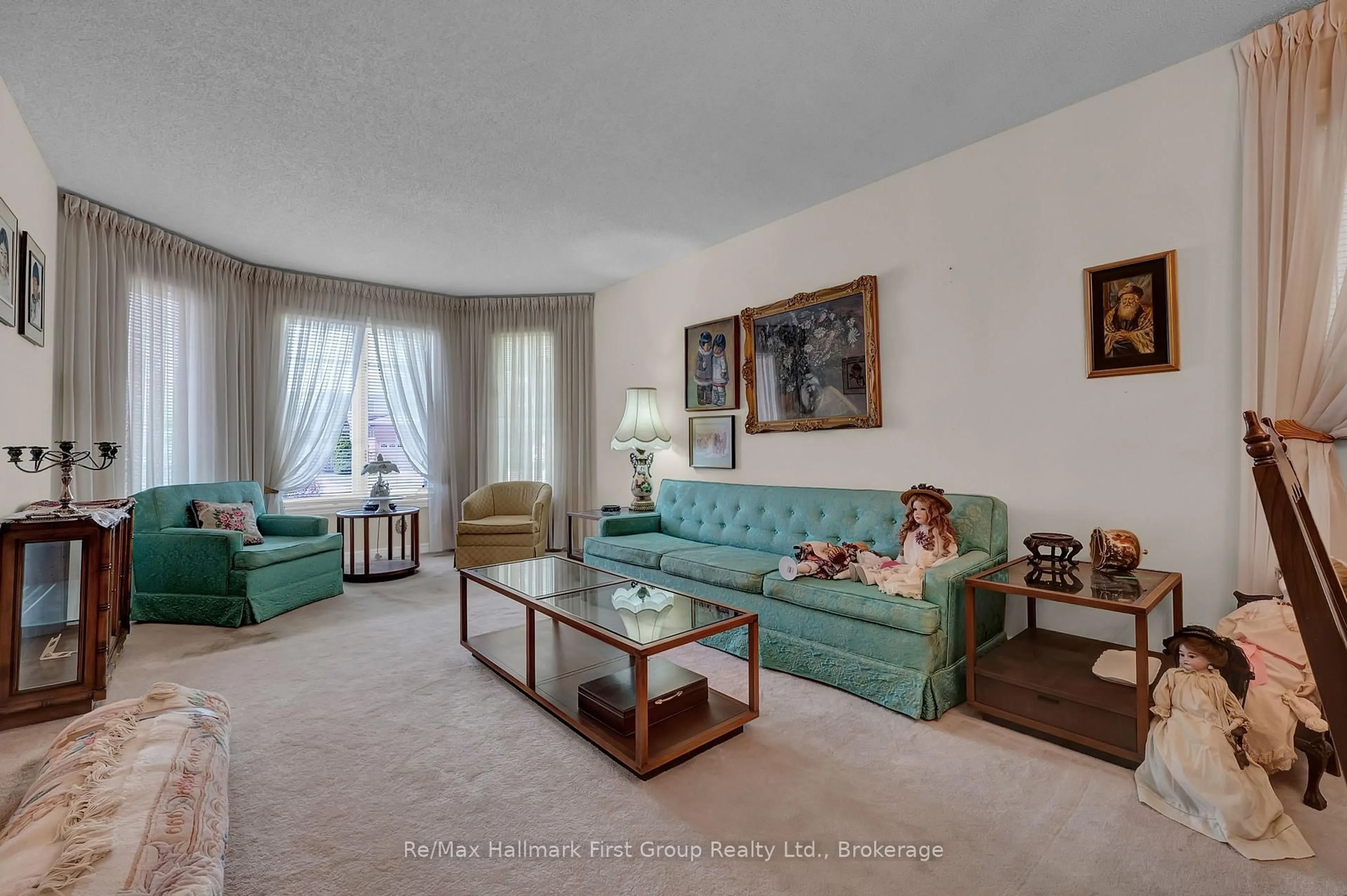Living room with furniture, unknown for 1911 Rosebank Rd, Pickering Ontario L1V 1P7