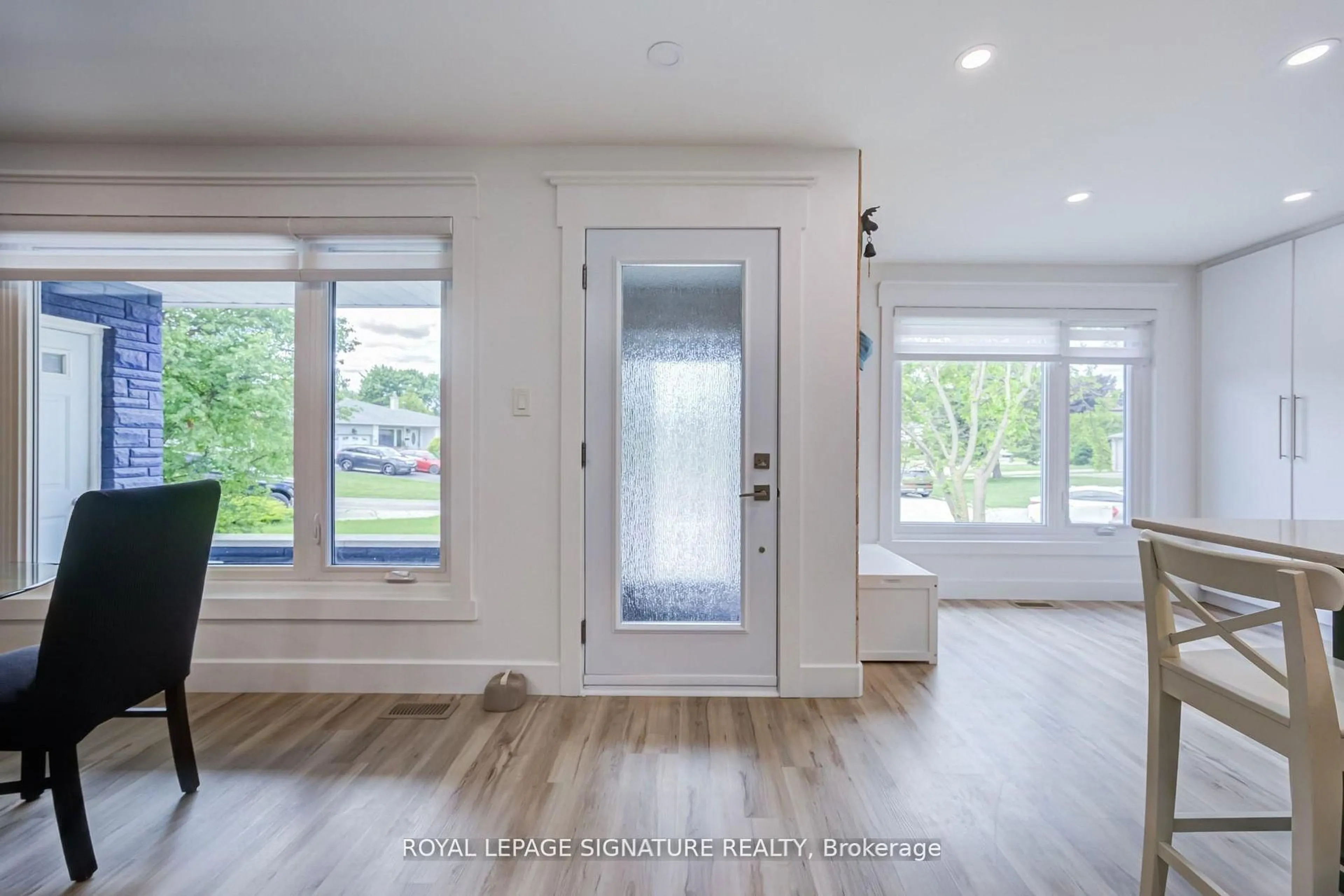 Indoor entryway for 12 Kinnison Crt, Ajax Ontario L1S 1K5