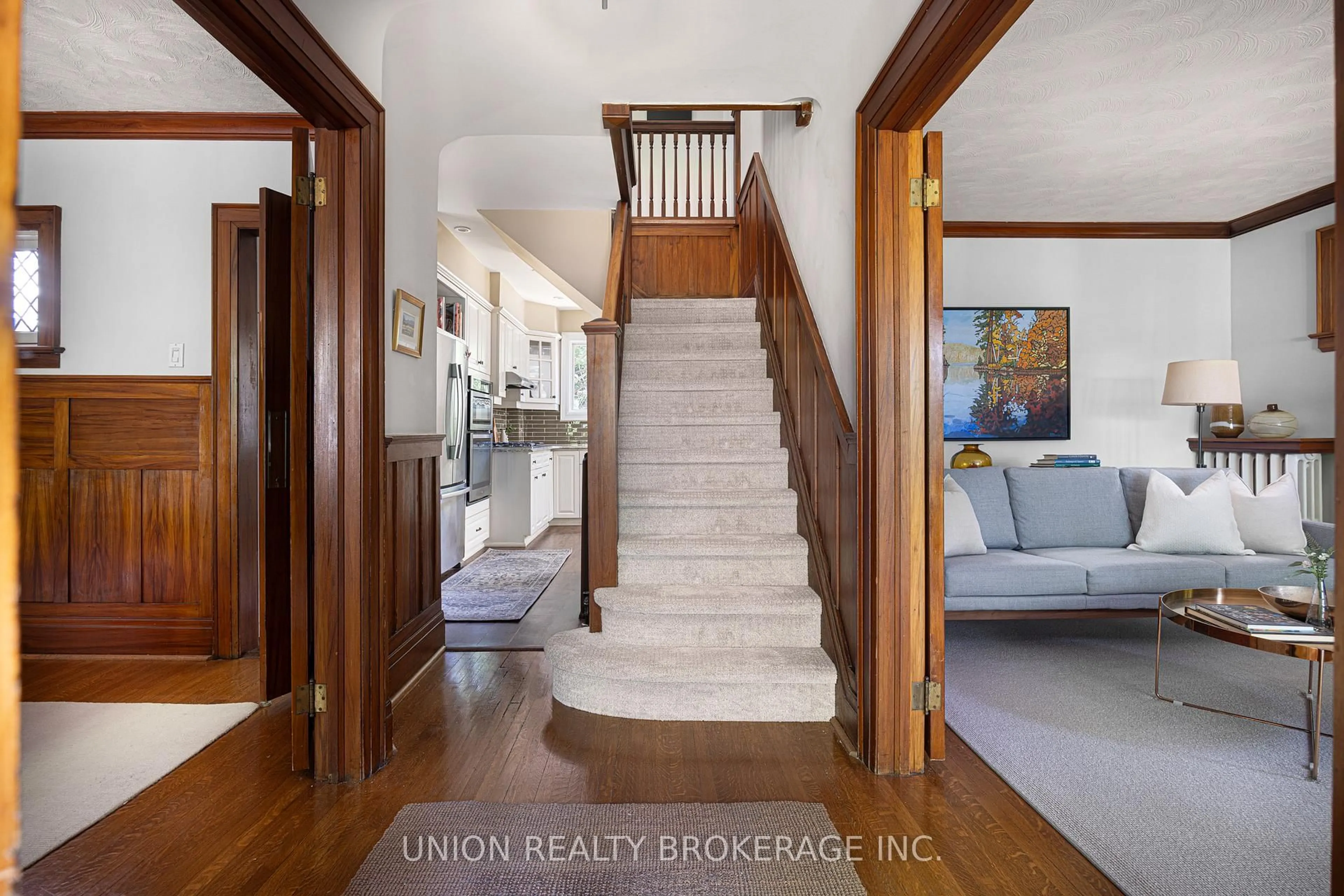 Indoor entryway for 51 Pine Cres, Toronto Ontario M4E 1L3