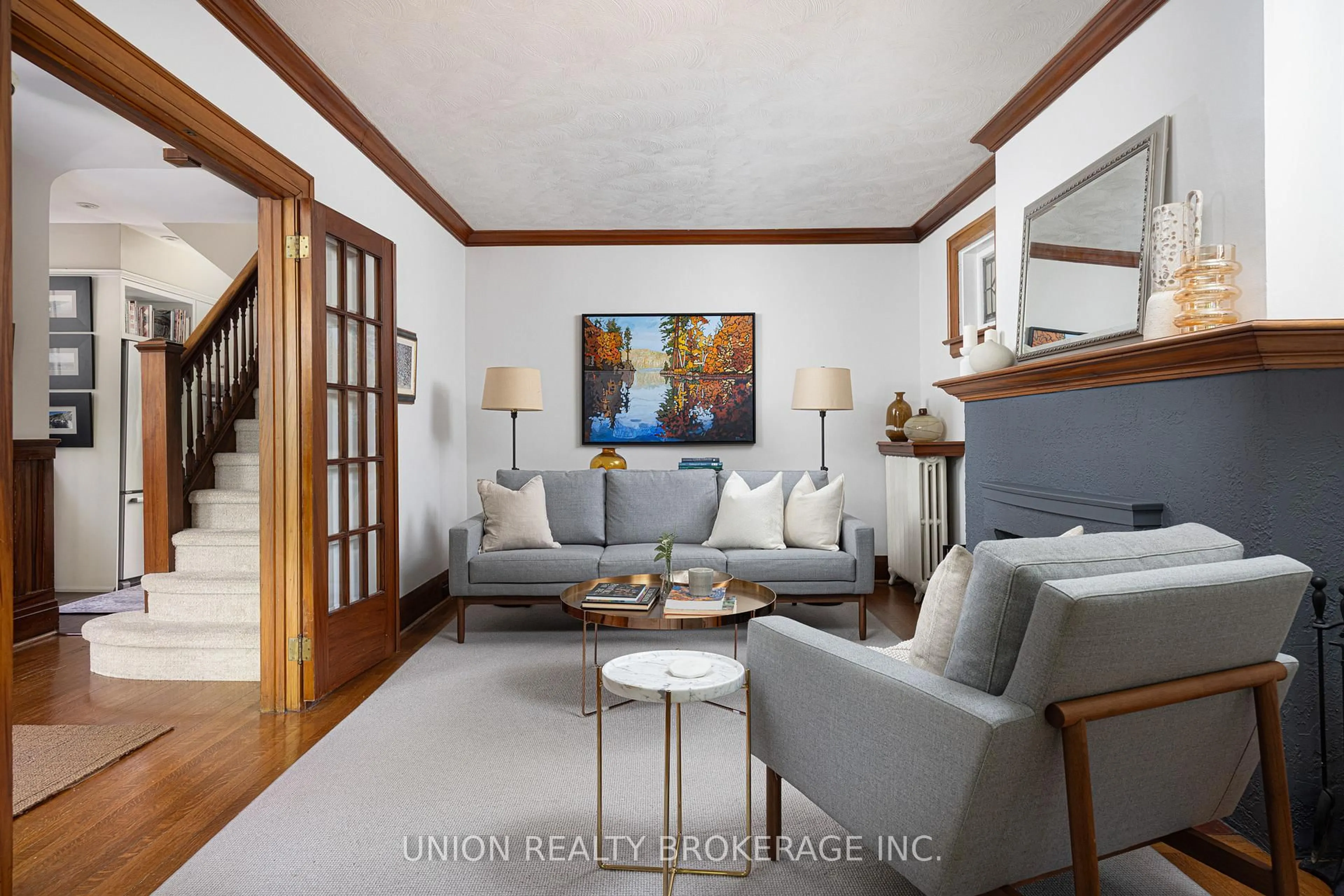 Living room with furniture, unknown for 51 Pine Cres, Toronto Ontario M4E 1L3