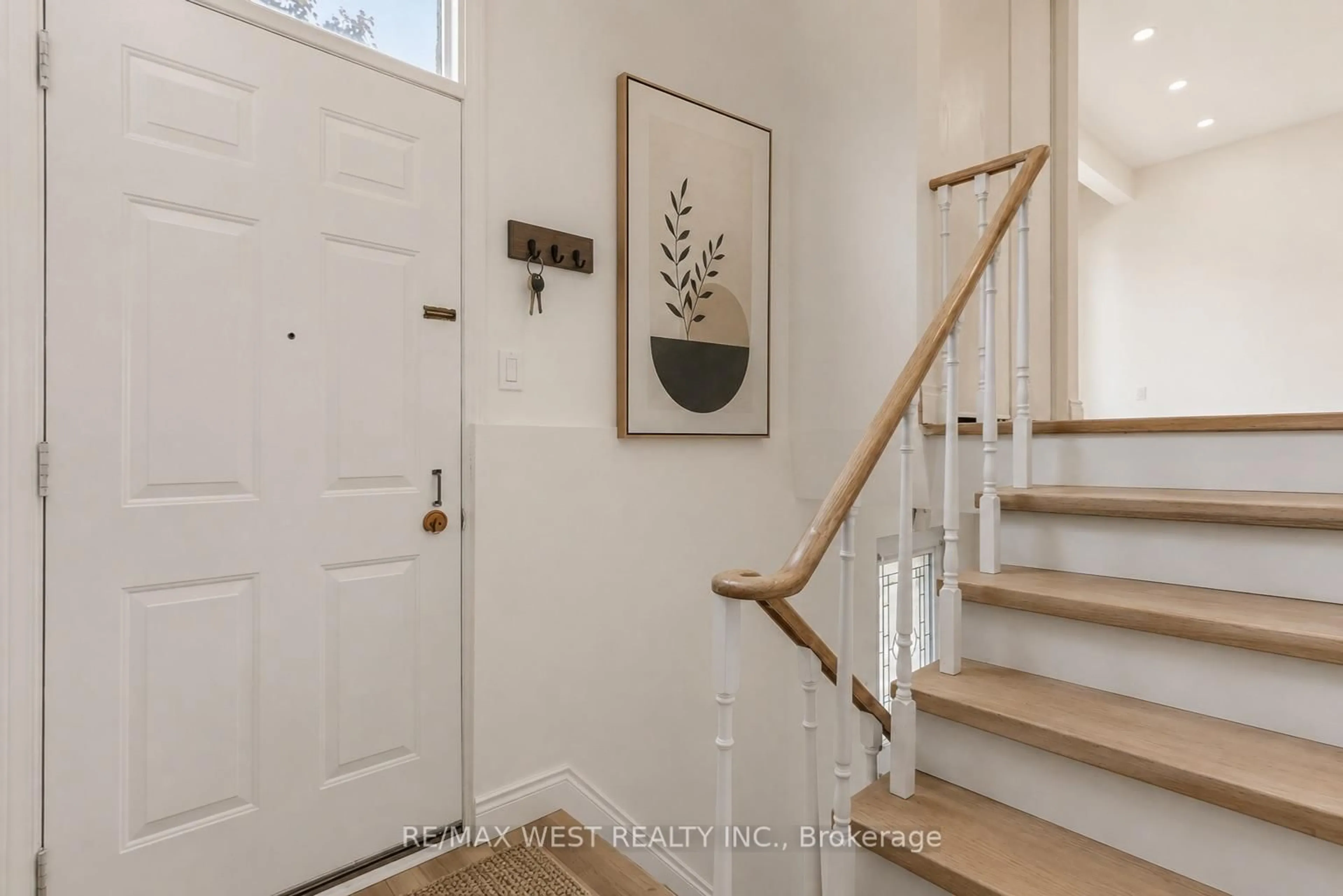 Indoor entryway for 95 Crayford Dr, Toronto Ontario M1W 3B5
