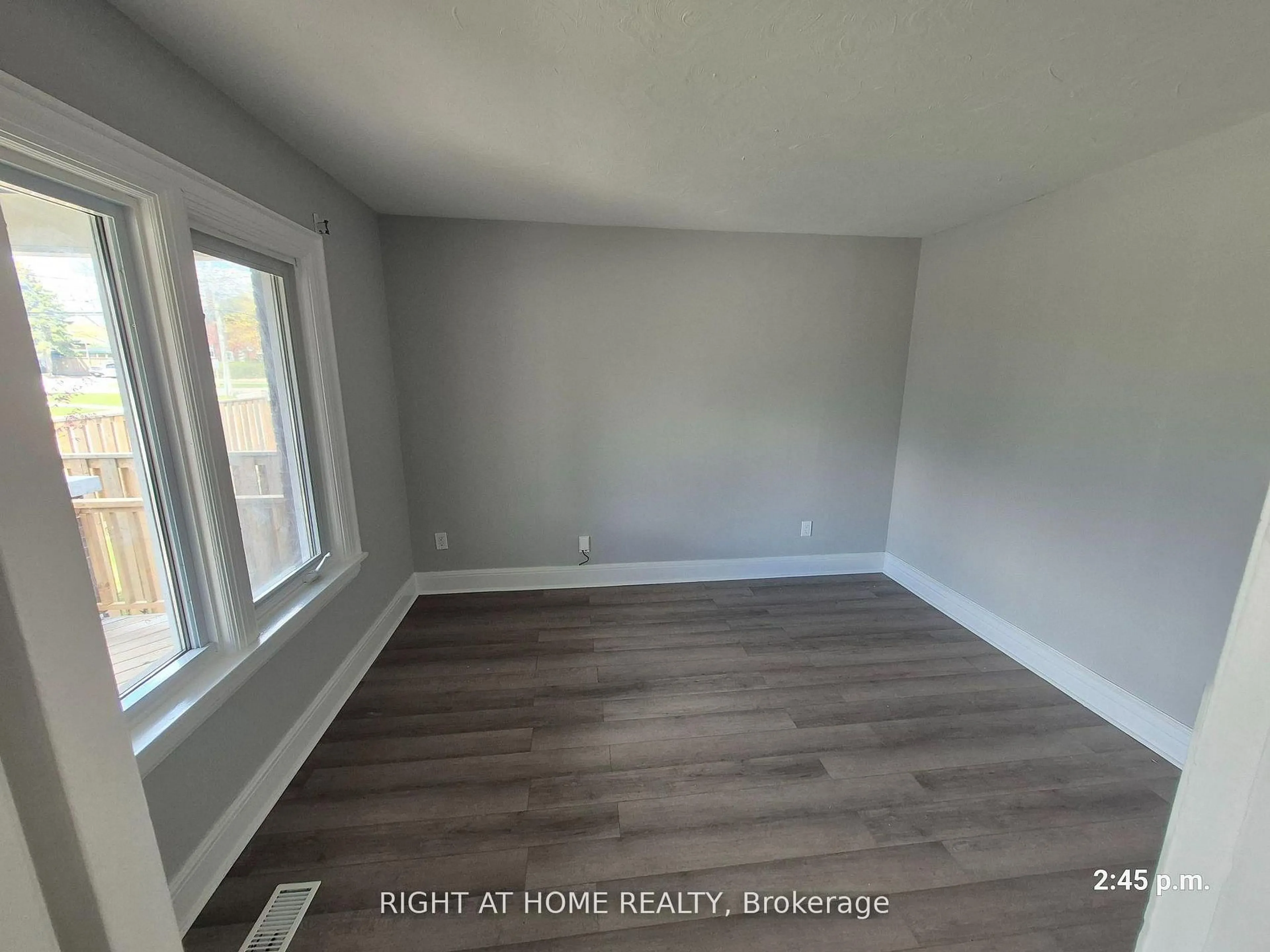 A pic of a room for 307 Eulalie Ave, Oshawa Ontario L1H 2B6