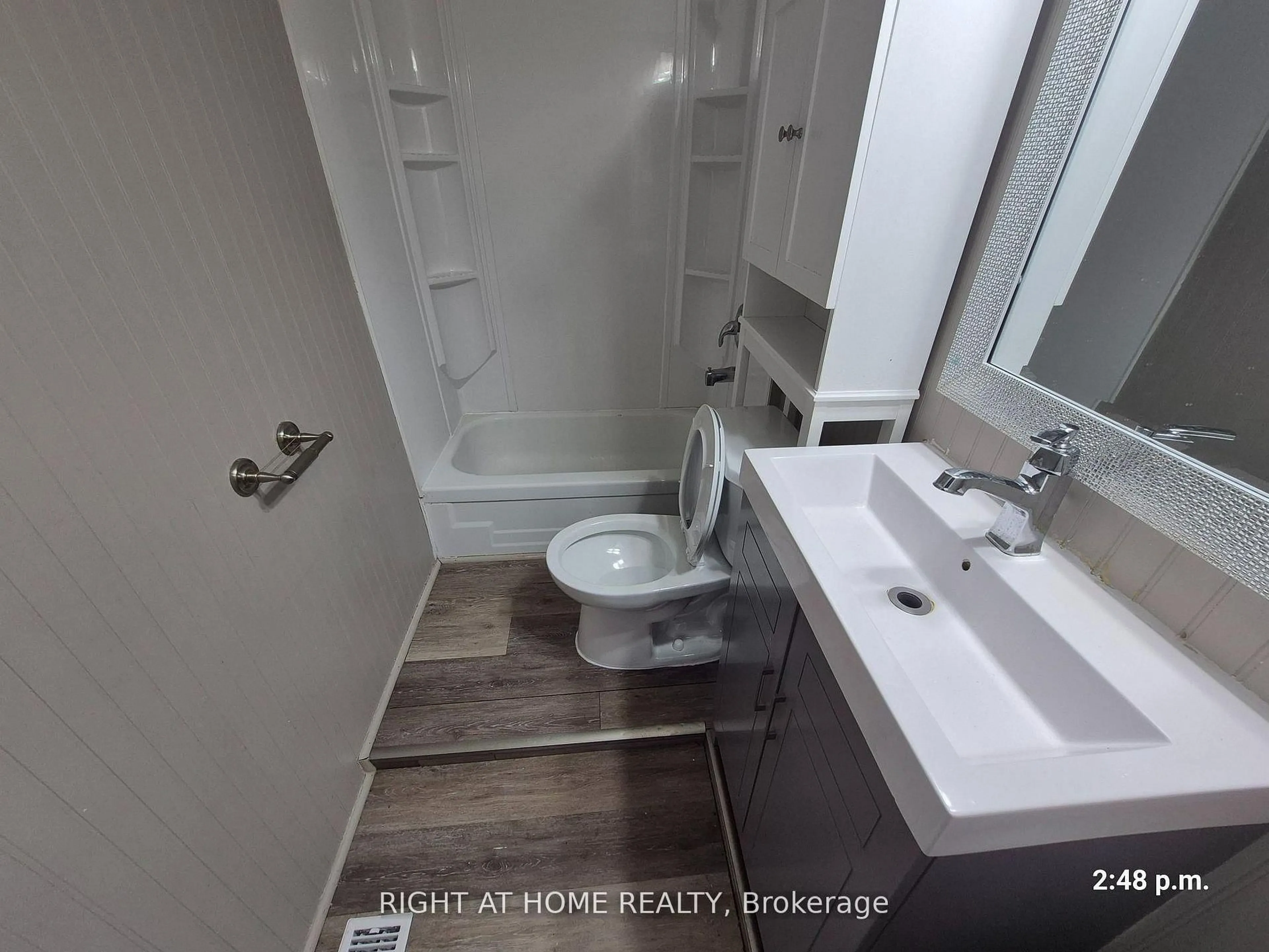 Standard bathroom, unknown for 307 Eulalie Ave, Oshawa Ontario L1H 2B6