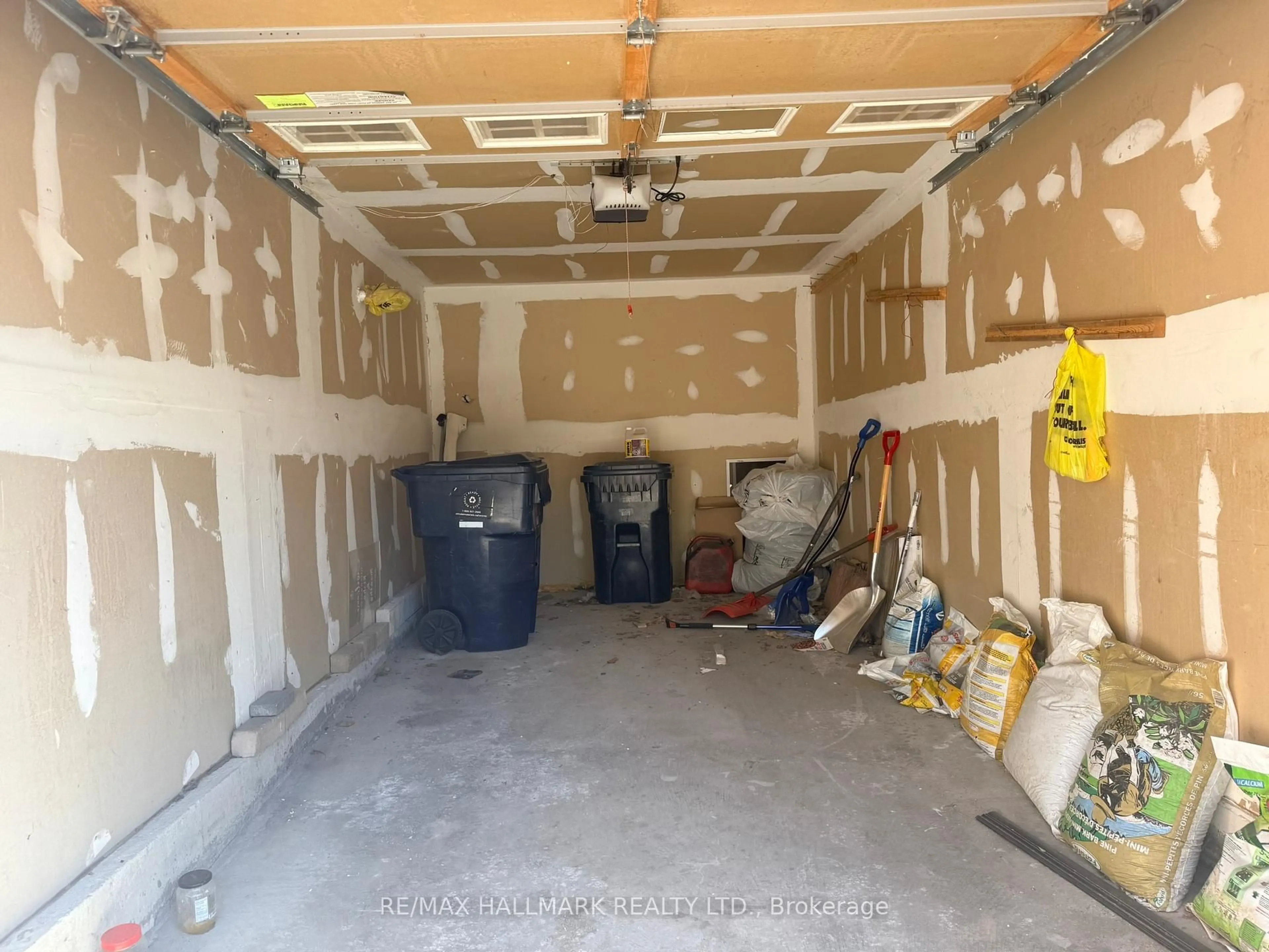 Indoor garage for 46 Hyacinth Cres, Toronto Ontario M1X 1W9