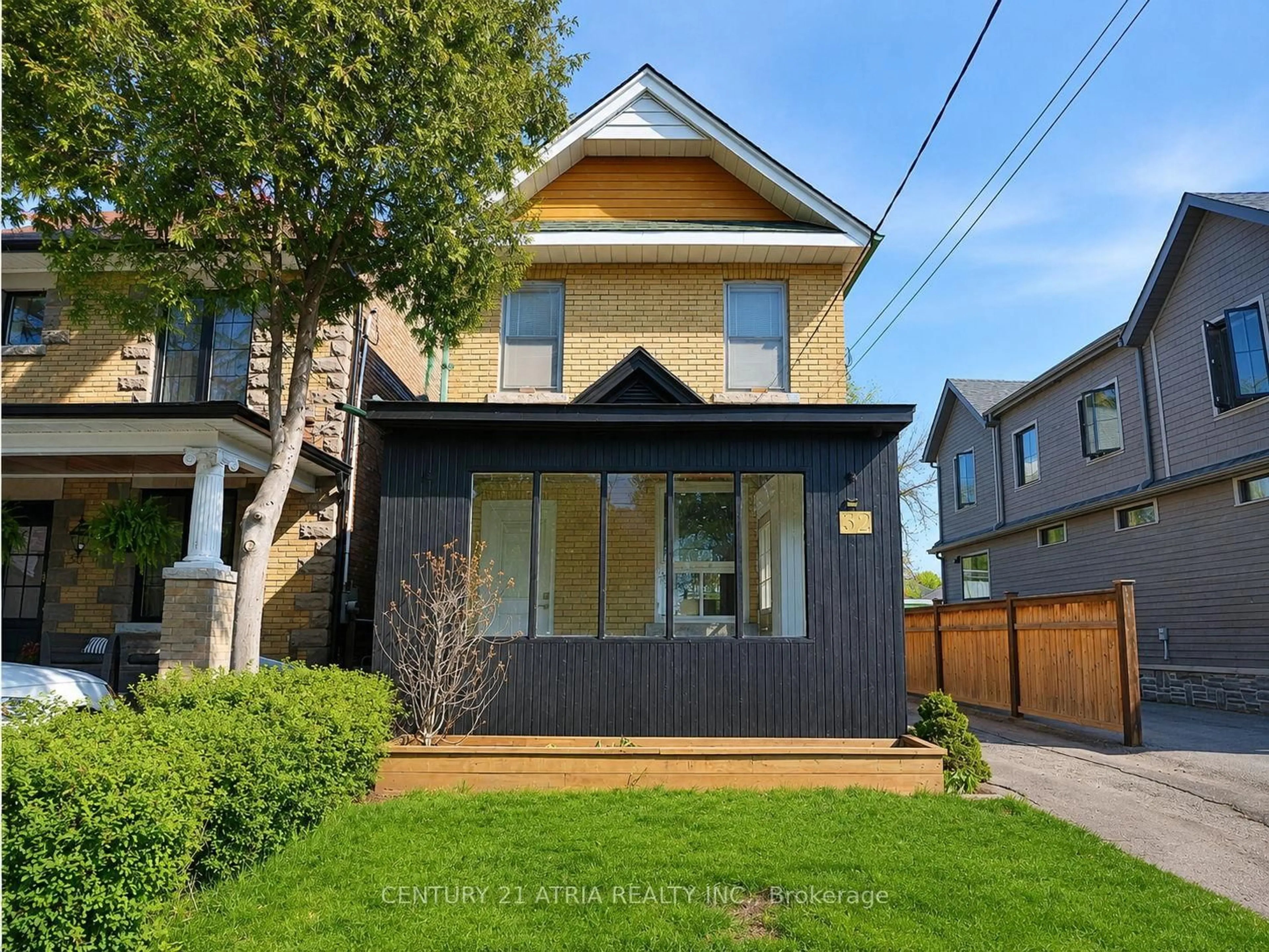 Home with vinyl exterior material, street for 32 Rosevear Ave, Toronto Ontario M4C 1Z3