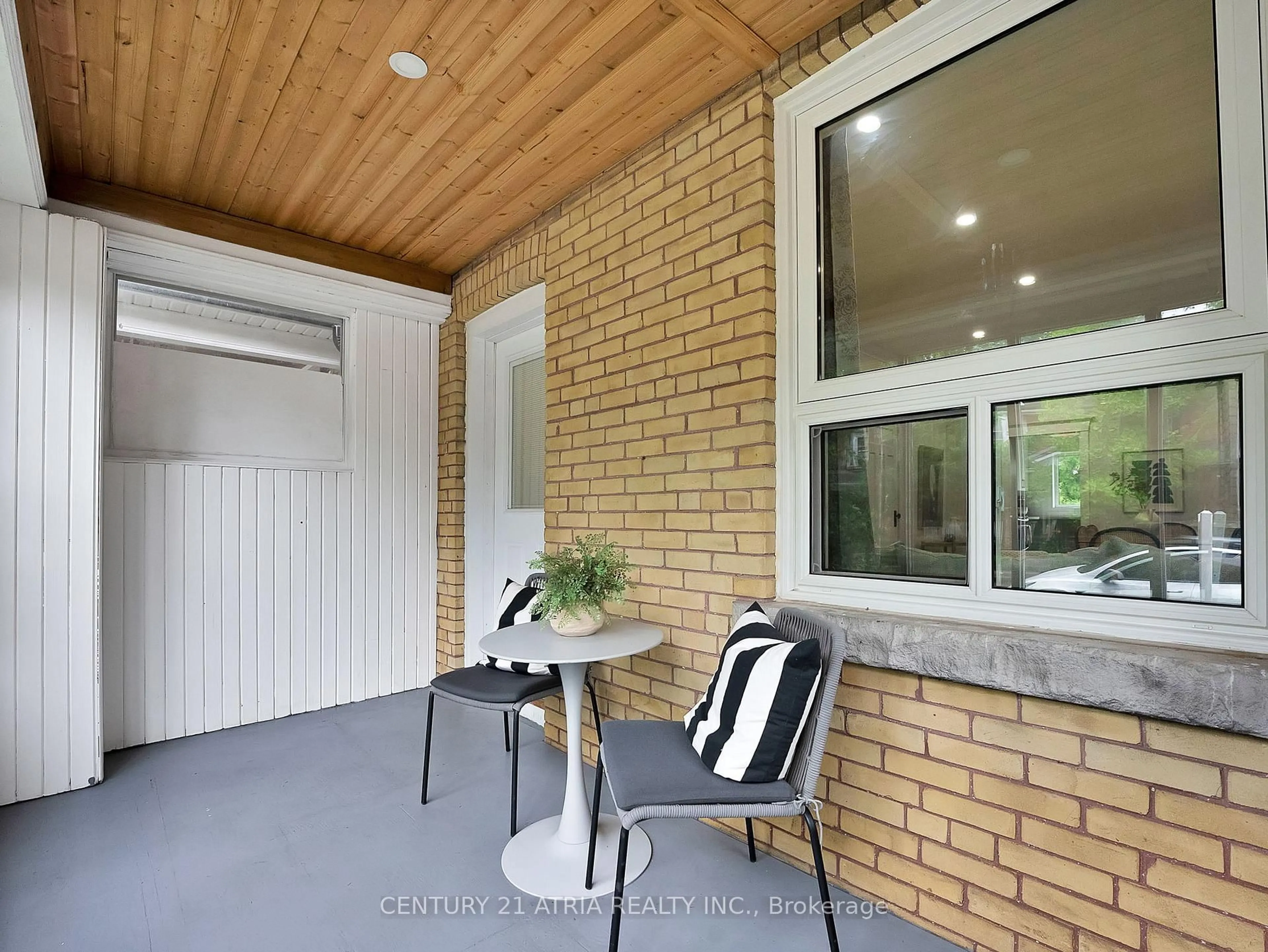 Patio, street for 32 Rosevear Ave, Toronto Ontario M4C 1Z3