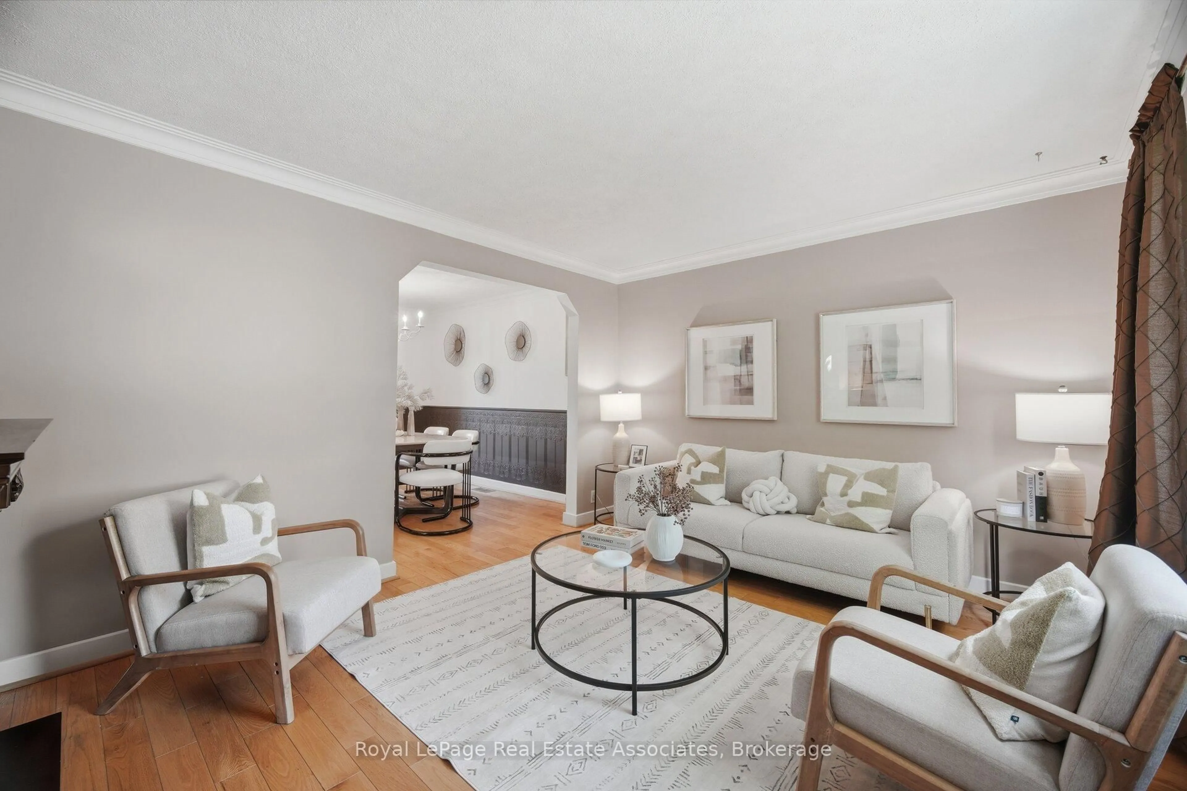 Living room with furniture, unknown for 32 Plaxton Dr, Toronto Ontario M4B 2P9