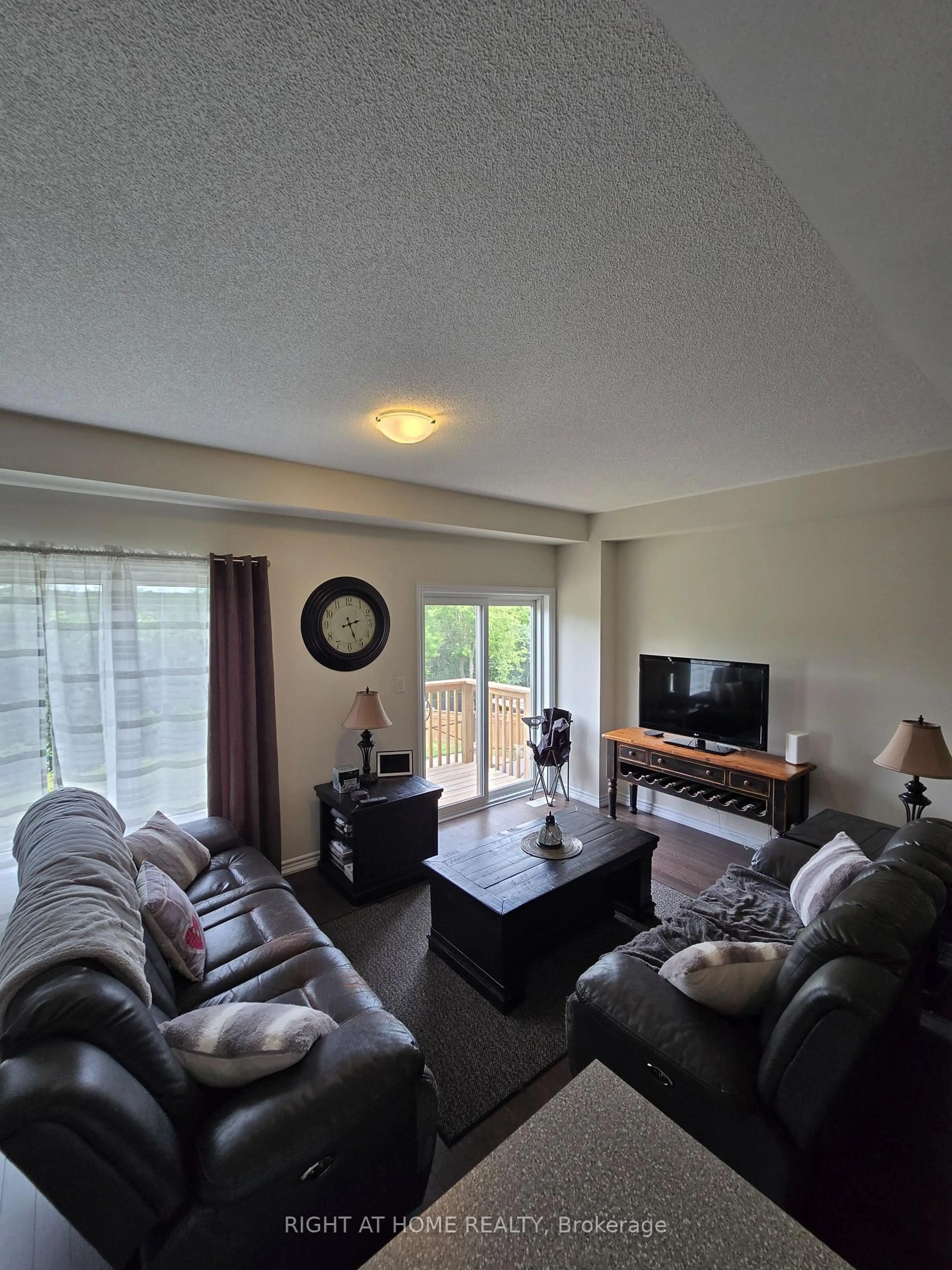Living room with furniture, unknown for 98 Senay Circ, Clarington Ontario L1E 0G9