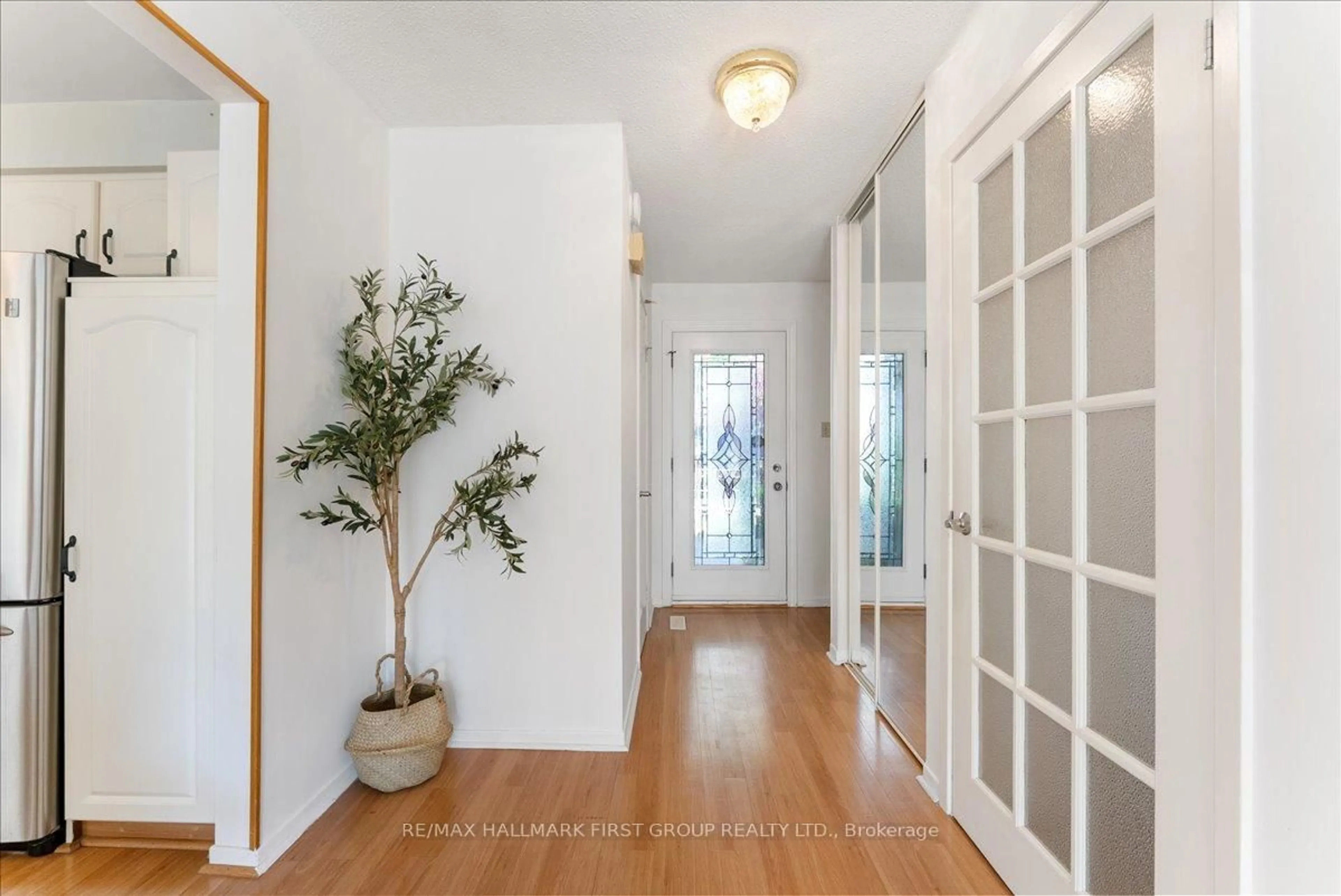 Indoor entryway for 16 Goodfellow St, Whitby Ontario L1P 1C4