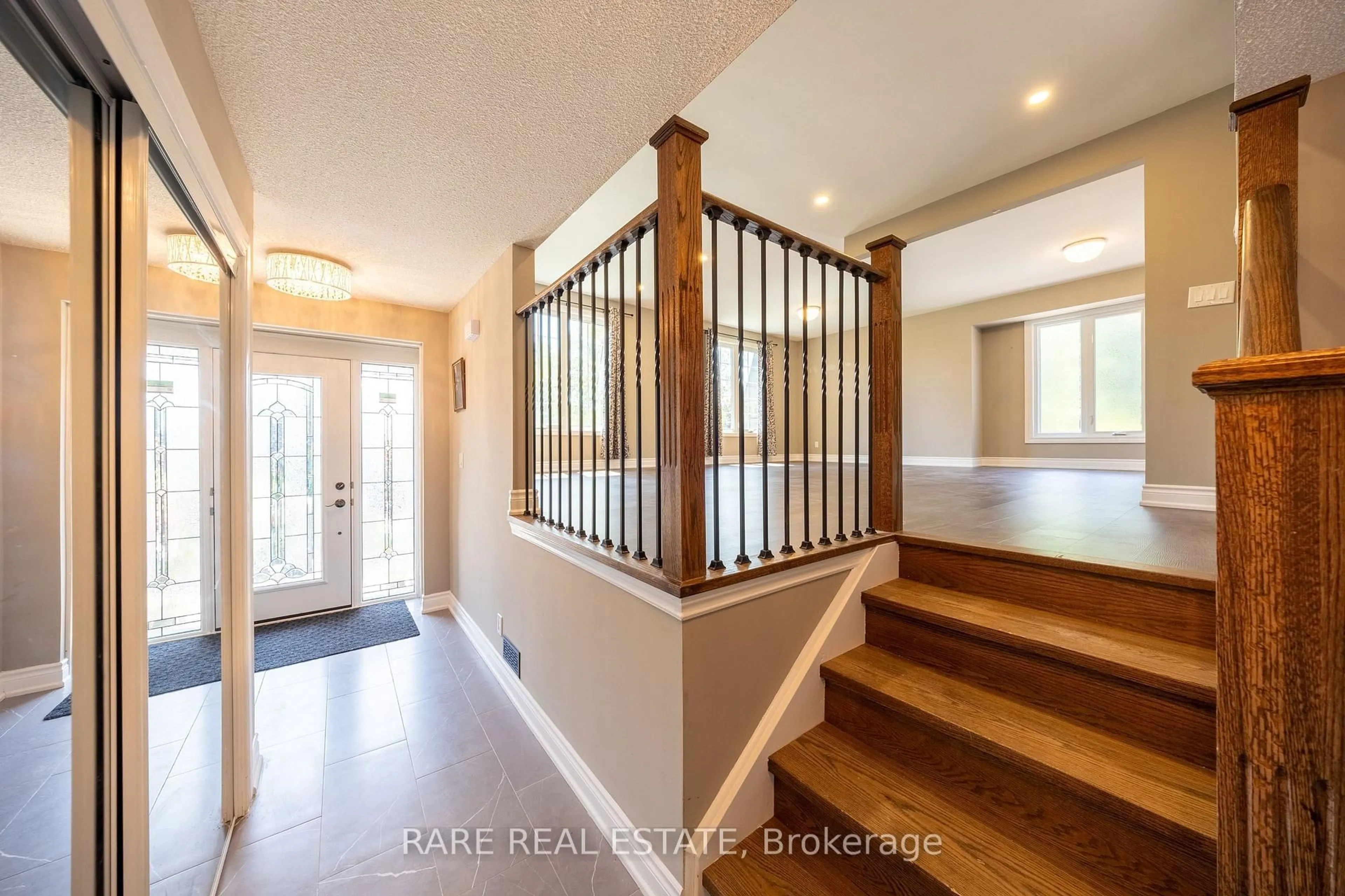 Indoor entryway for 258 Union Av Ave, Scugog Ontario L9L 1C2