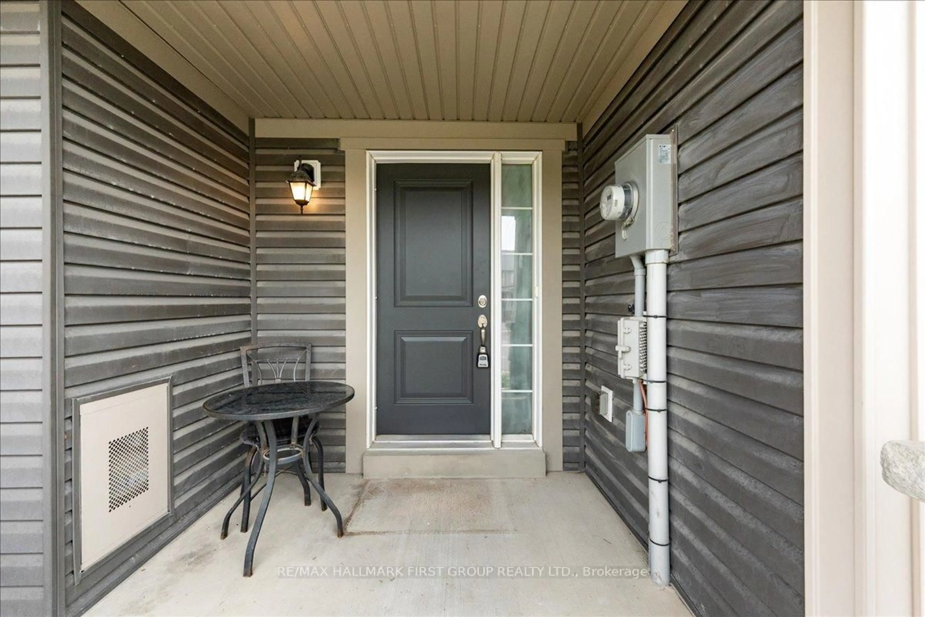 Indoor entryway for 2361 Steeplechase St, Oshawa Ontario L1L 0E3
