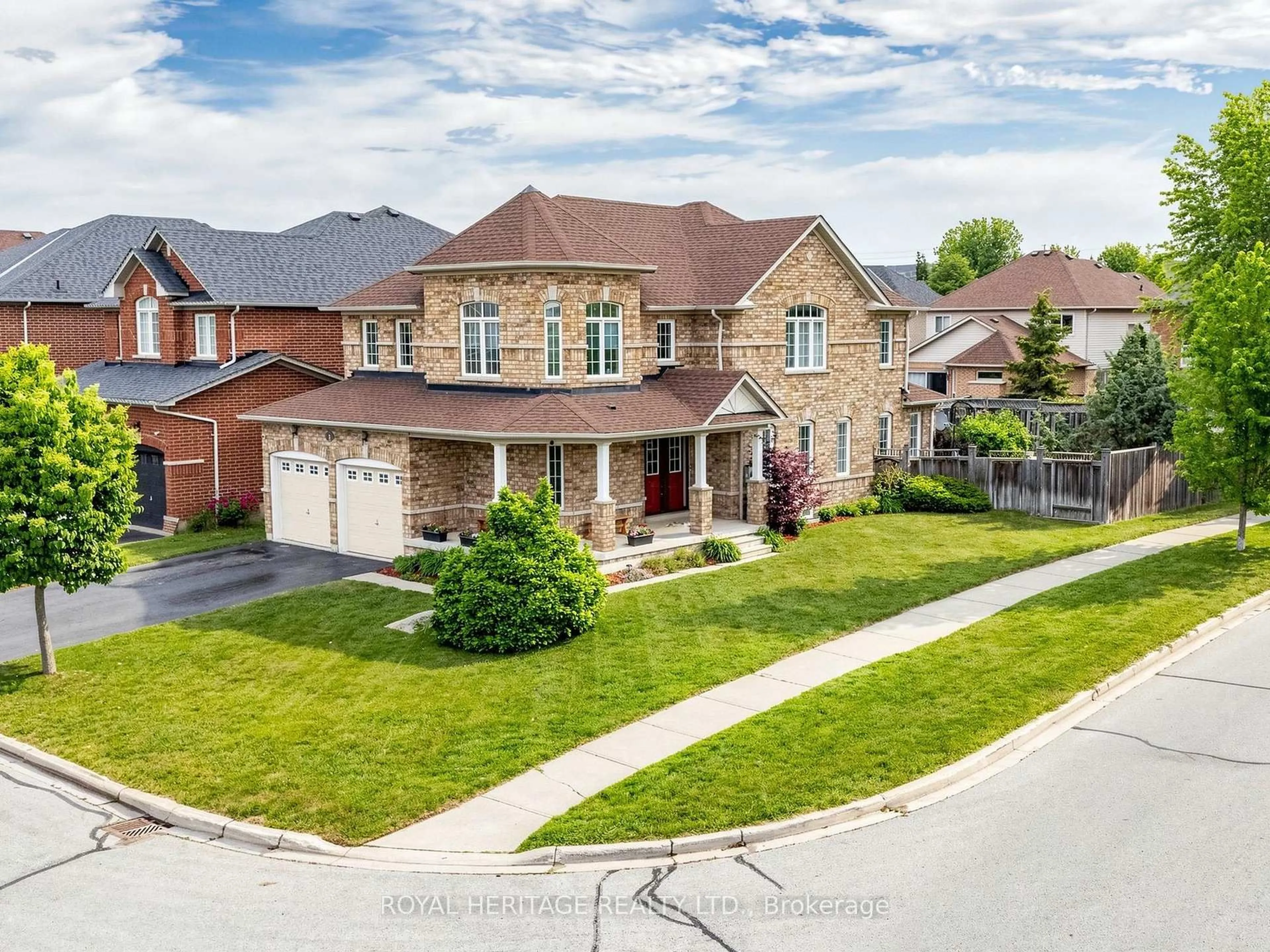 A pic from outside/outdoor area/front of a property/back of a property/a pic from drone, street for 1 Wakem Crt, Whitby Ontario L1P 1T8