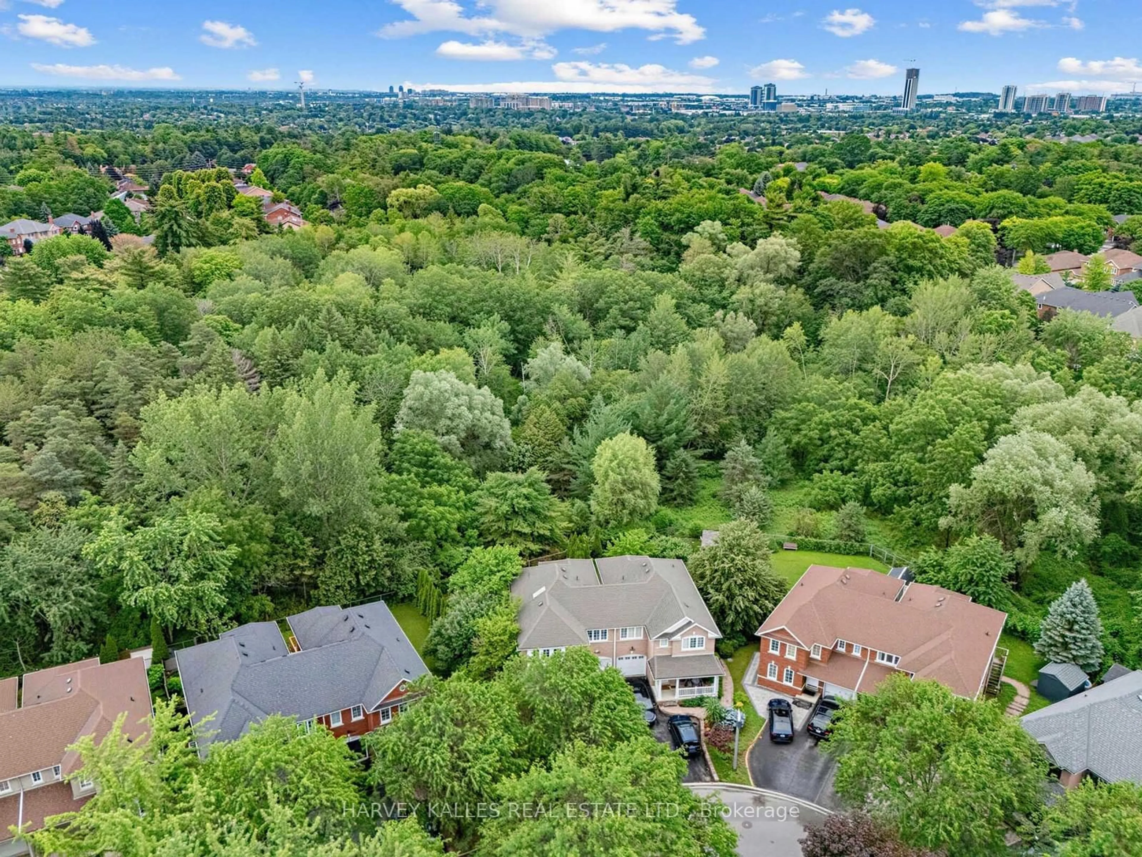 A pic from outside/outdoor area/front of a property/back of a property/a pic from drone, forest/trees view for 2120 Erin Gate Blvd, Pickering Ontario L1X 2V3