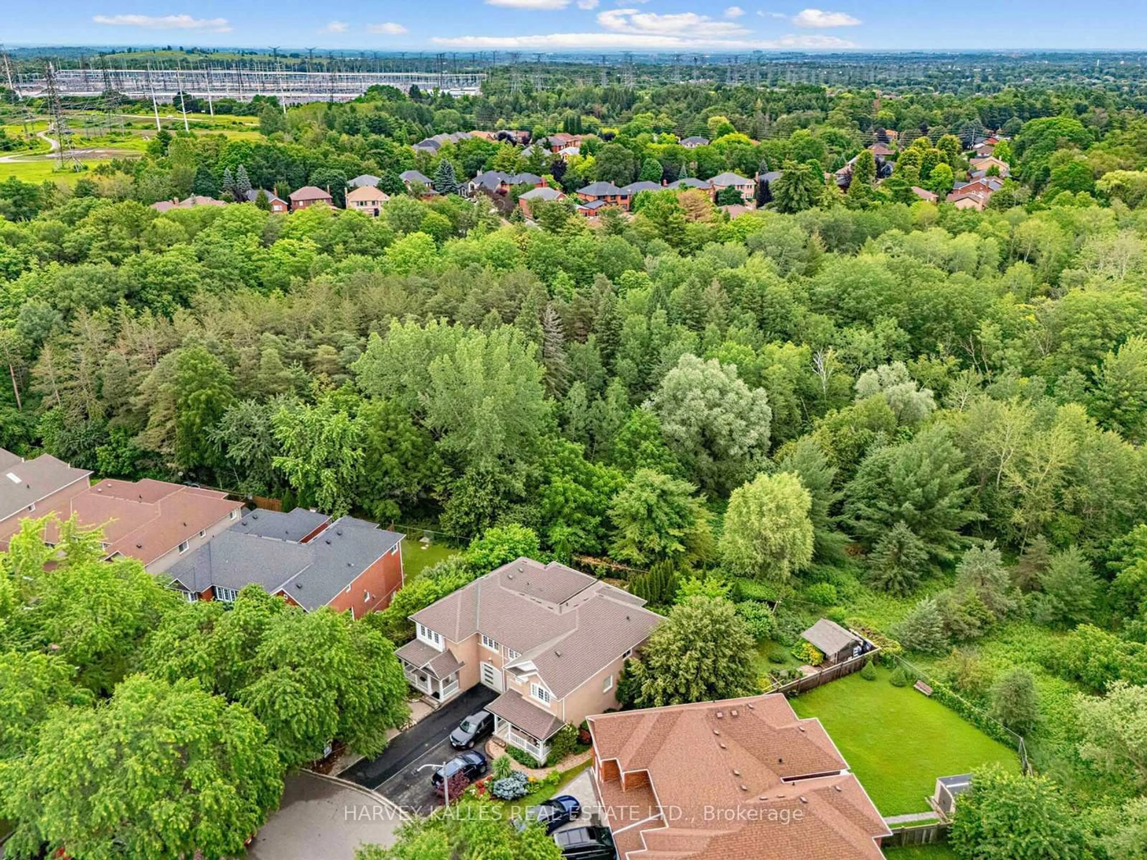 A pic from outside/outdoor area/front of a property/back of a property/a pic from drone, forest/trees view for 2120 Erin Gate Blvd, Pickering Ontario L1X 2V3