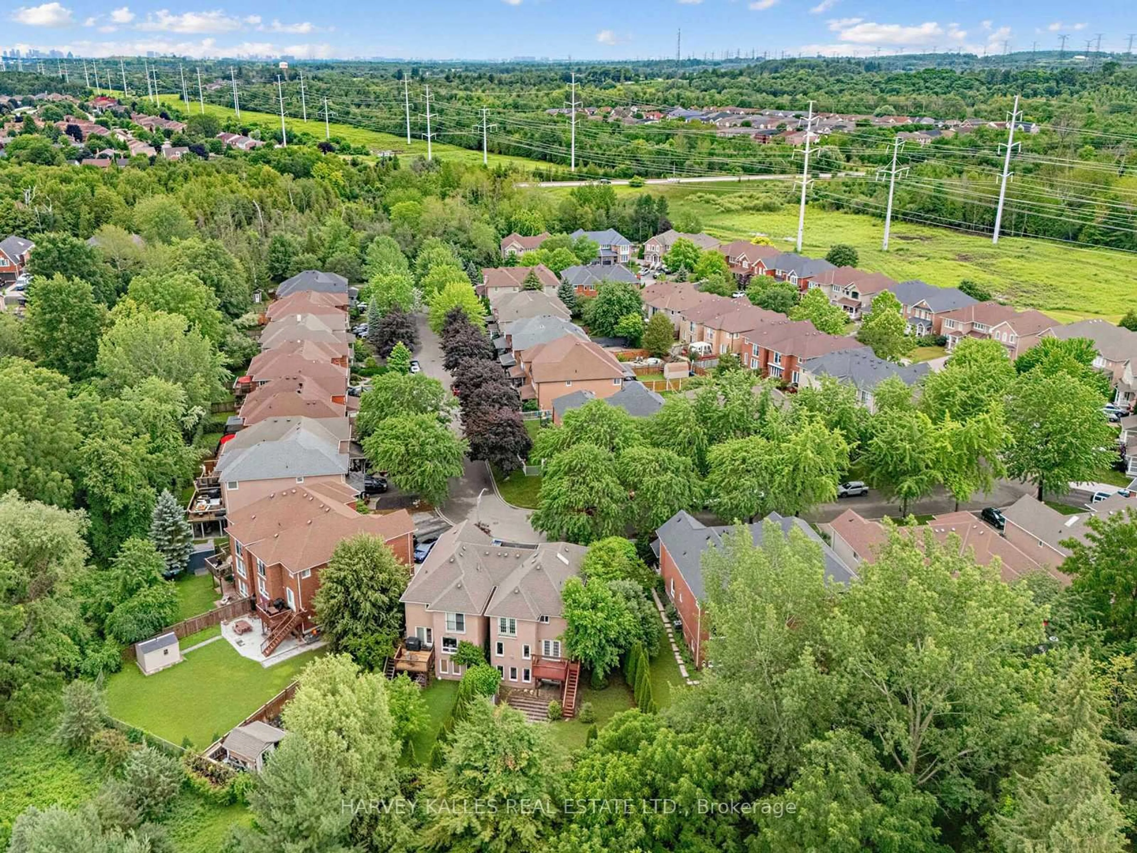 A pic from outside/outdoor area/front of a property/back of a property/a pic from drone, unknown for 2120 Erin Gate Blvd, Pickering Ontario L1X 2V3