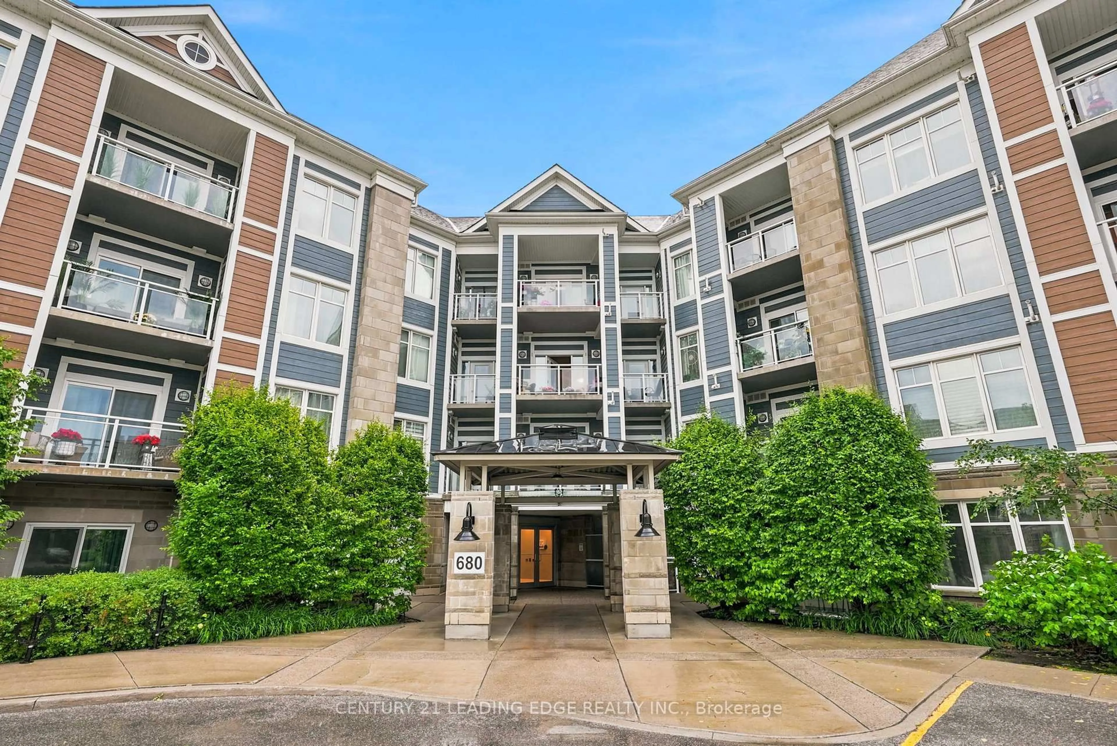 Indoor foyer for 680 Gordon St #103, Whitby Ontario L1N 0L2