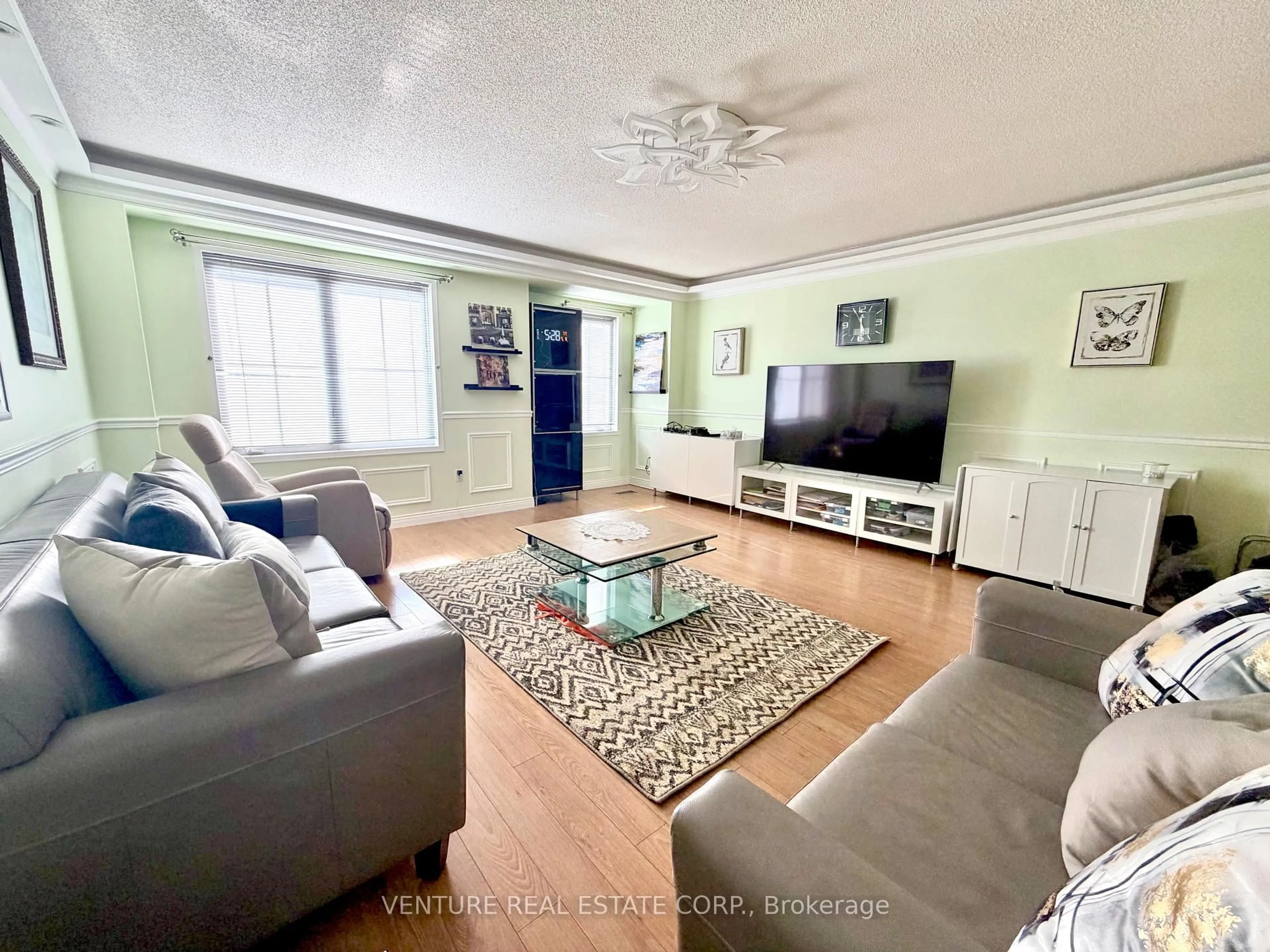 Living room with furniture, wood/laminate floor for 65 Mike Myers Dr, Toronto Ontario M1P 5G4