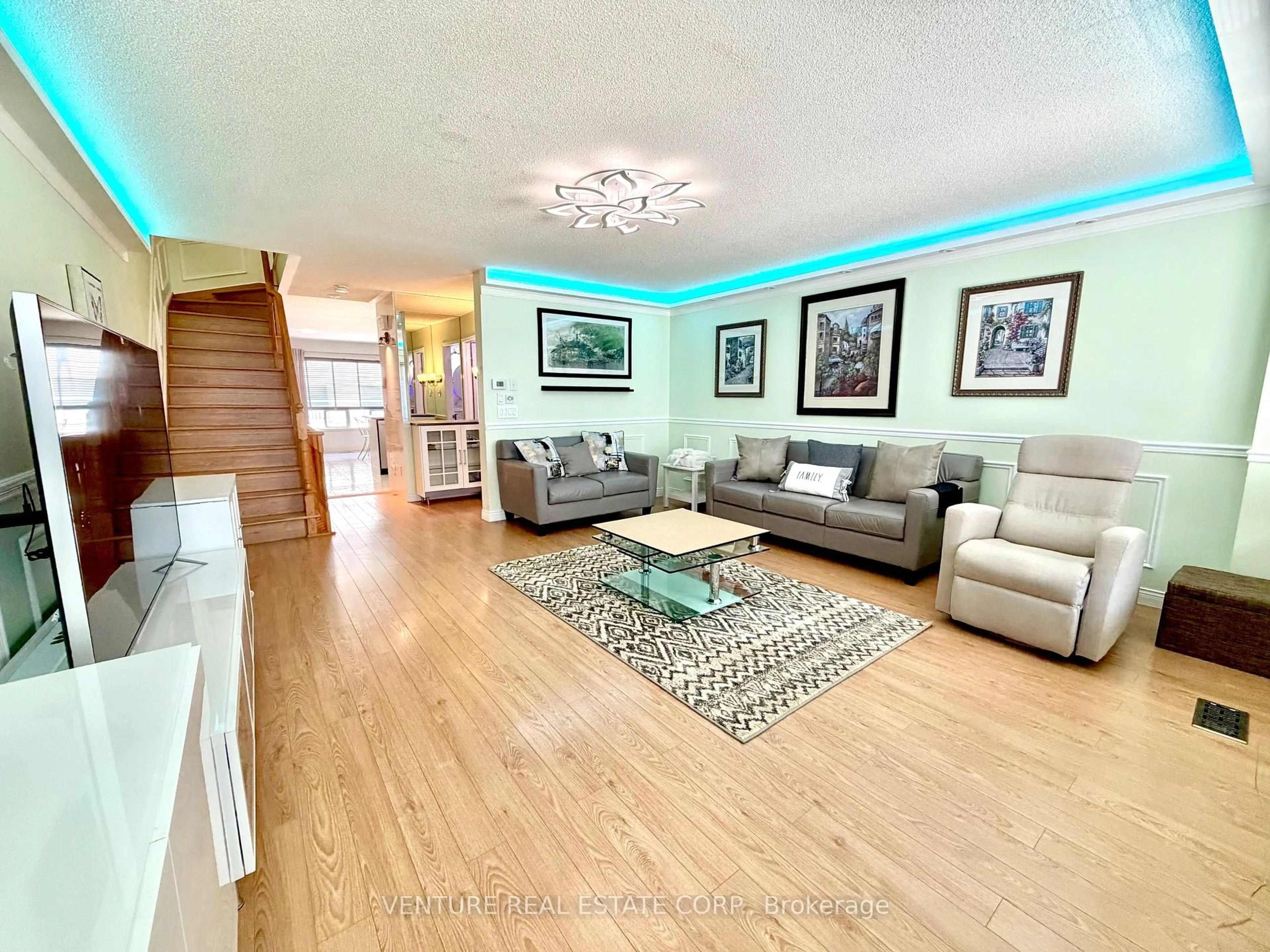 Living room with furniture, wood/laminate floor for 65 Mike Myers Dr, Toronto Ontario M1P 5G4