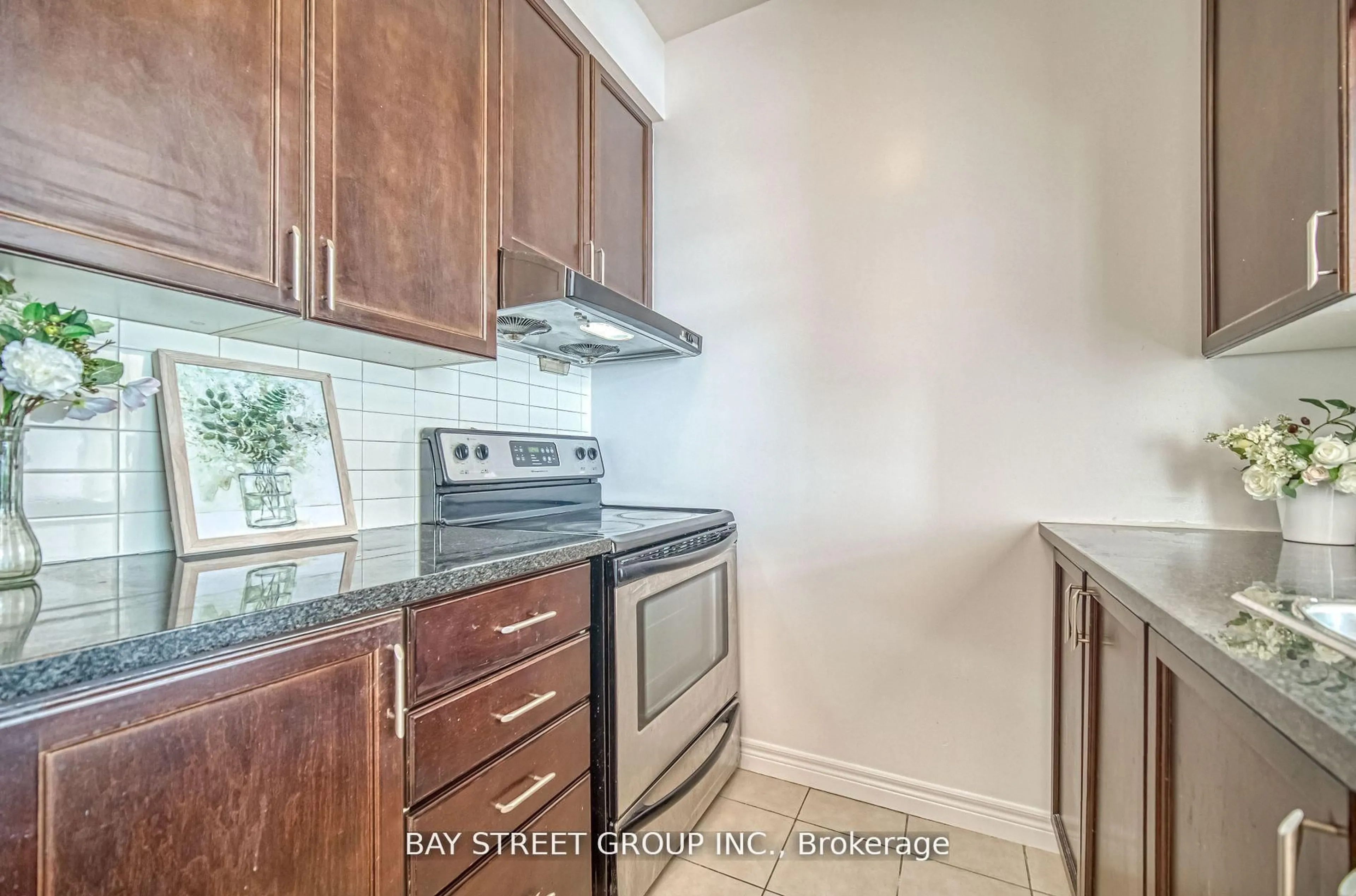 Standard kitchen, ceramic/tile floor for 70 Town Centre Crt #Ph#3603, Toronto Ontario M1P 0B2