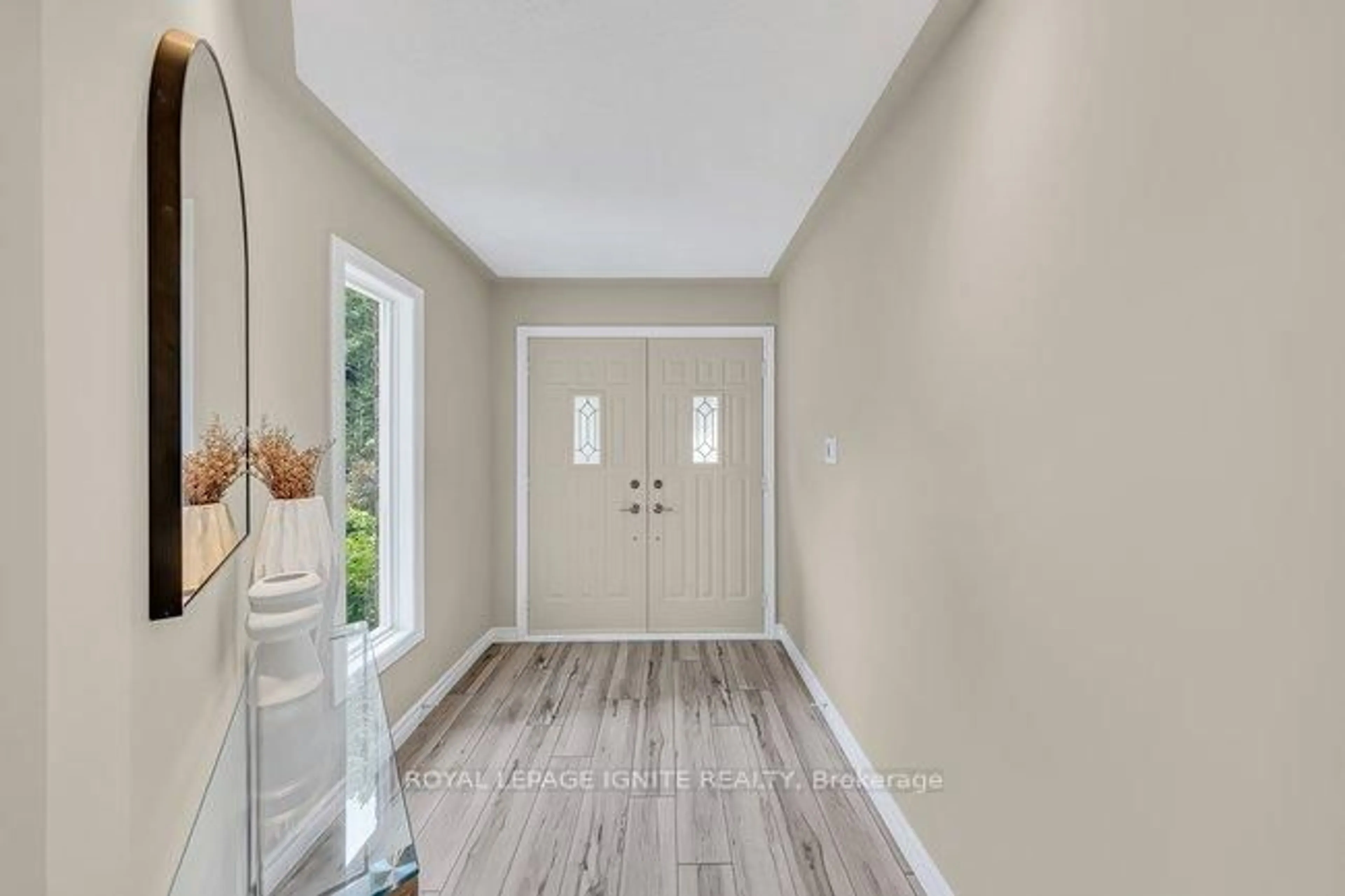 Indoor entryway for 1003 Maury Cres, Pickering Ontario L1X 1P6