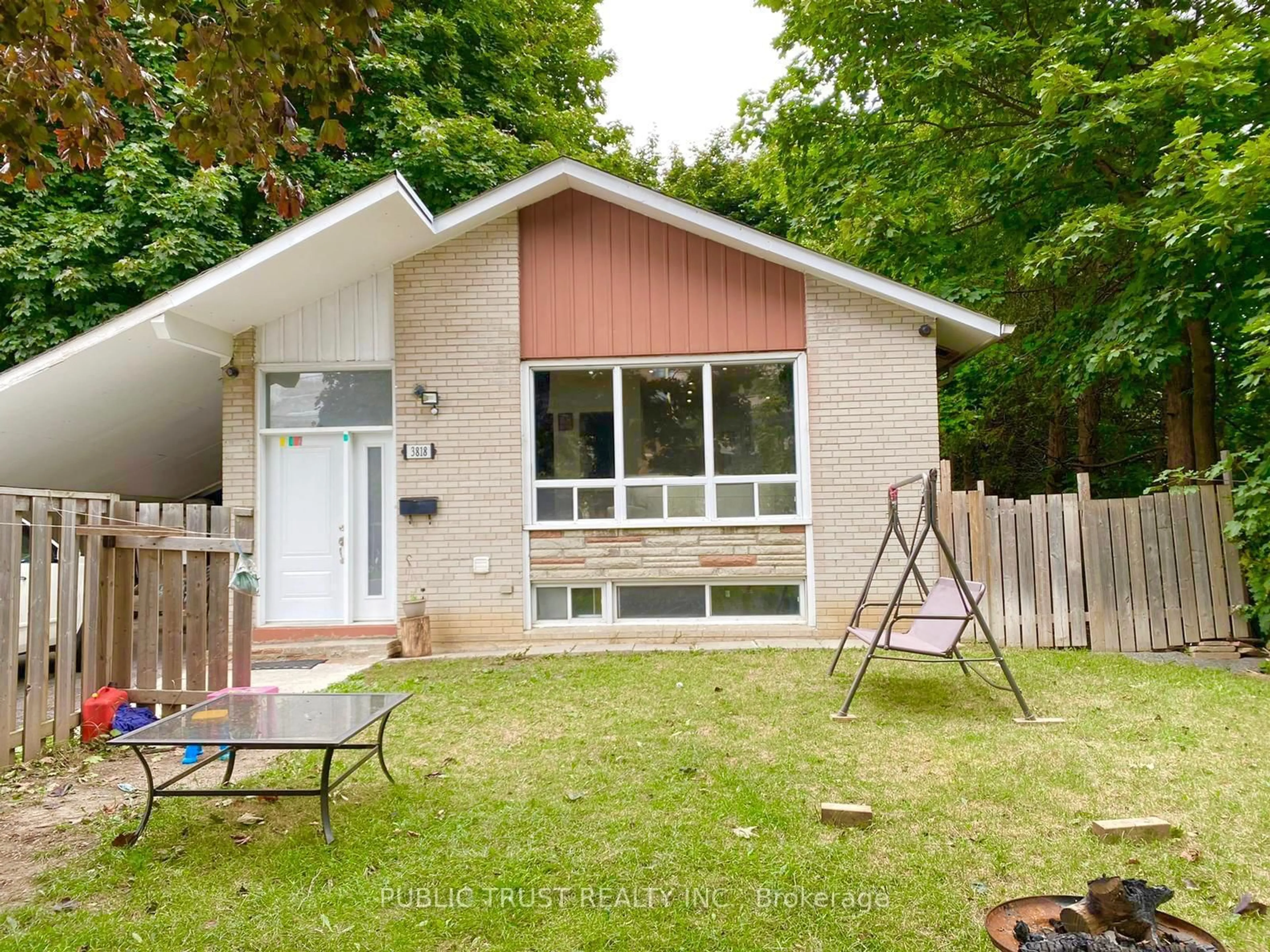 Home with vinyl exterior material, street for 3818 Lawrence Ave, Toronto Ontario M1G 1R6