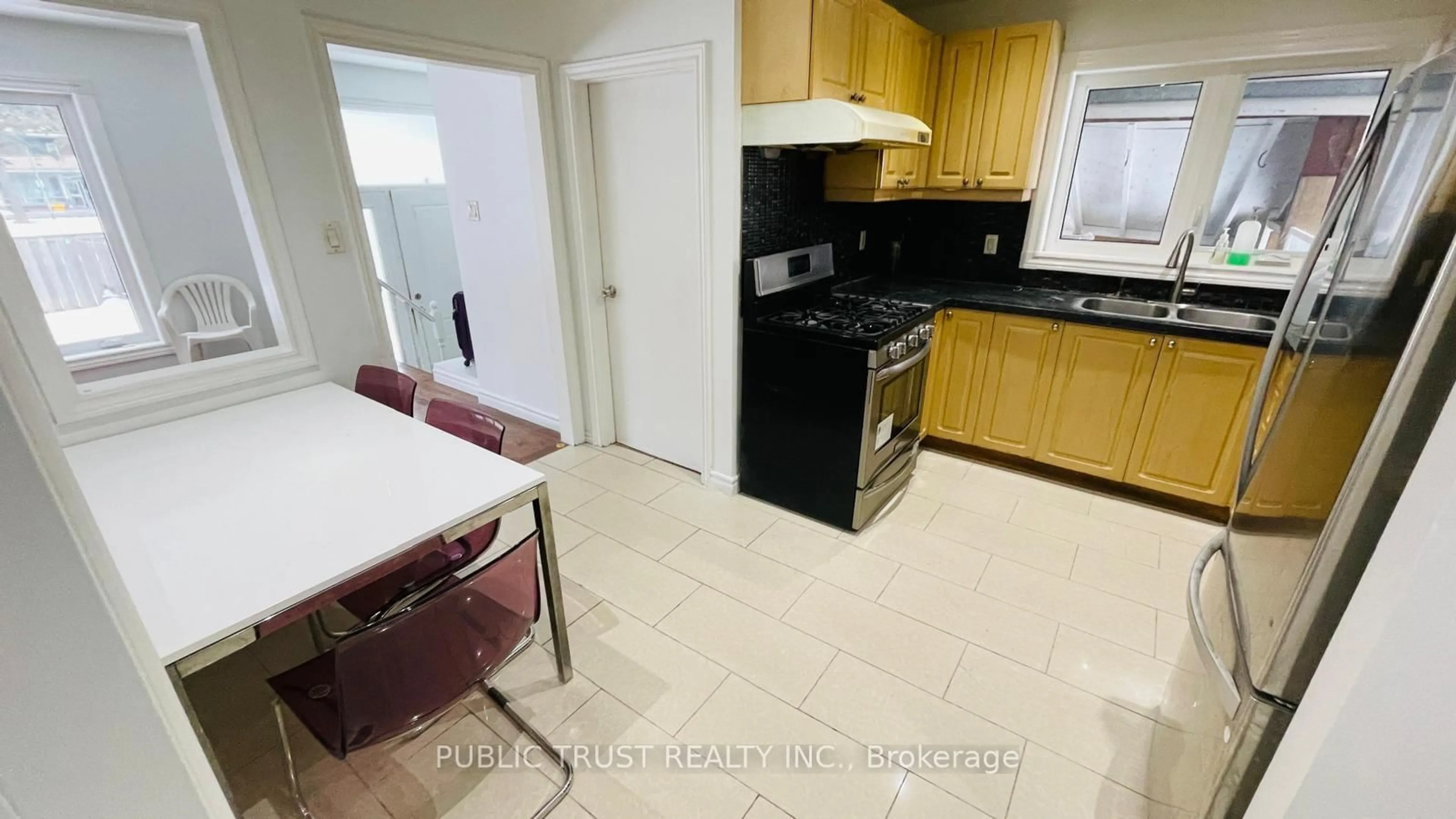 Standard kitchen, ceramic/tile floor for 3818 Lawrence Ave, Toronto Ontario M1G 1R6