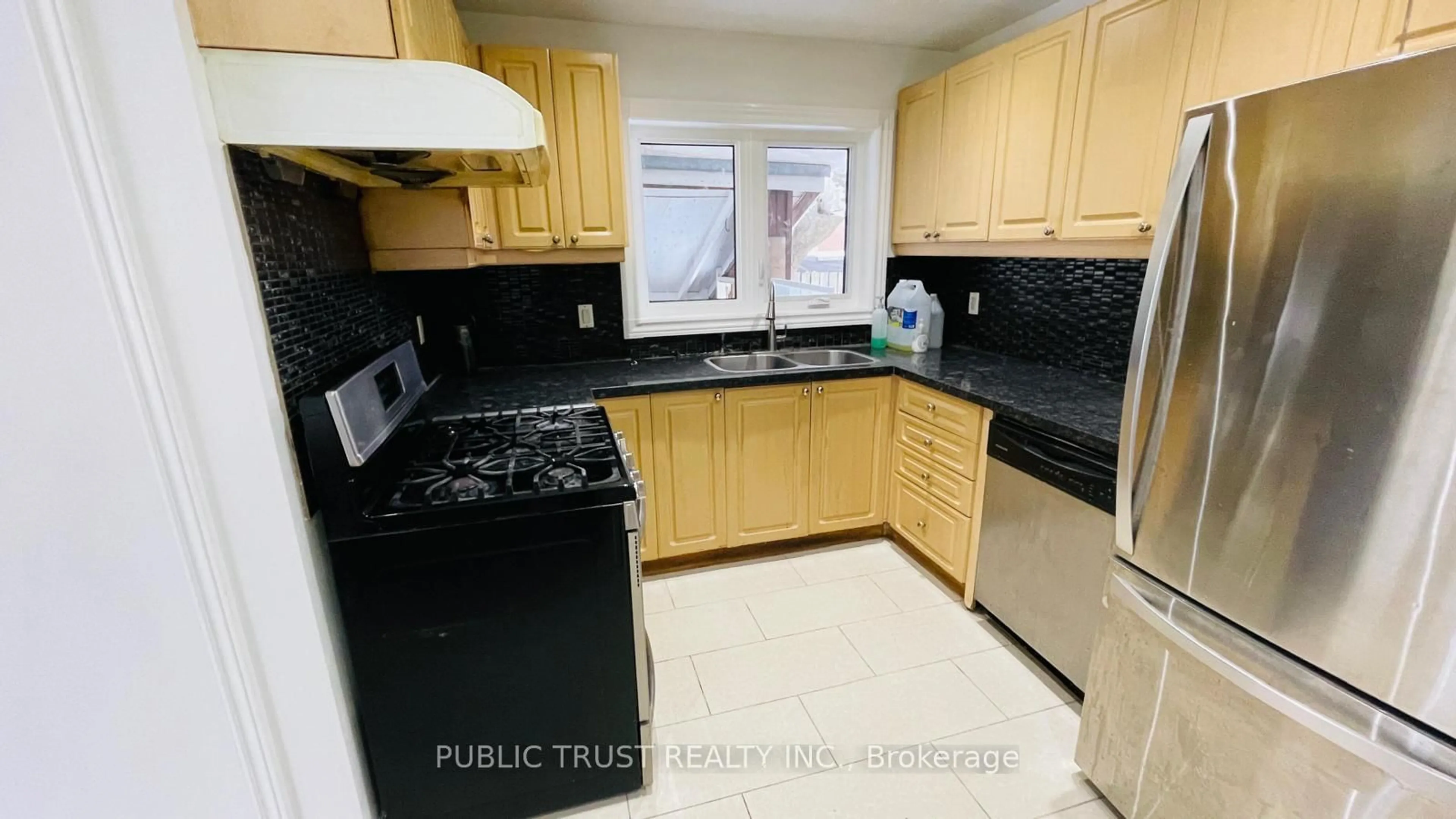 Standard kitchen, ceramic/tile floor for 3818 Lawrence Ave, Toronto Ontario M1G 1R6