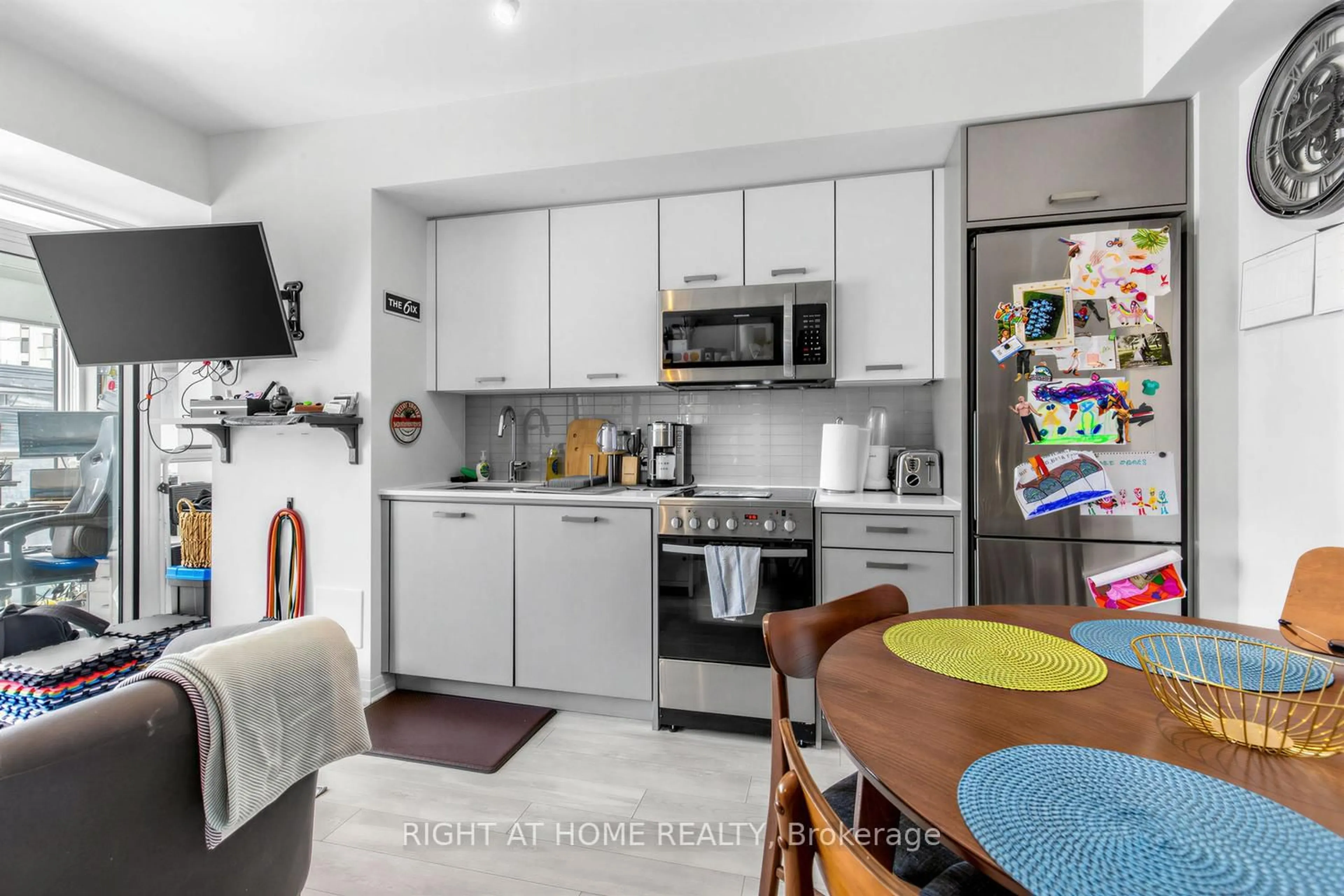 Unknown for 1630 Queen St #211, Toronto Ontario M4L 0B3
