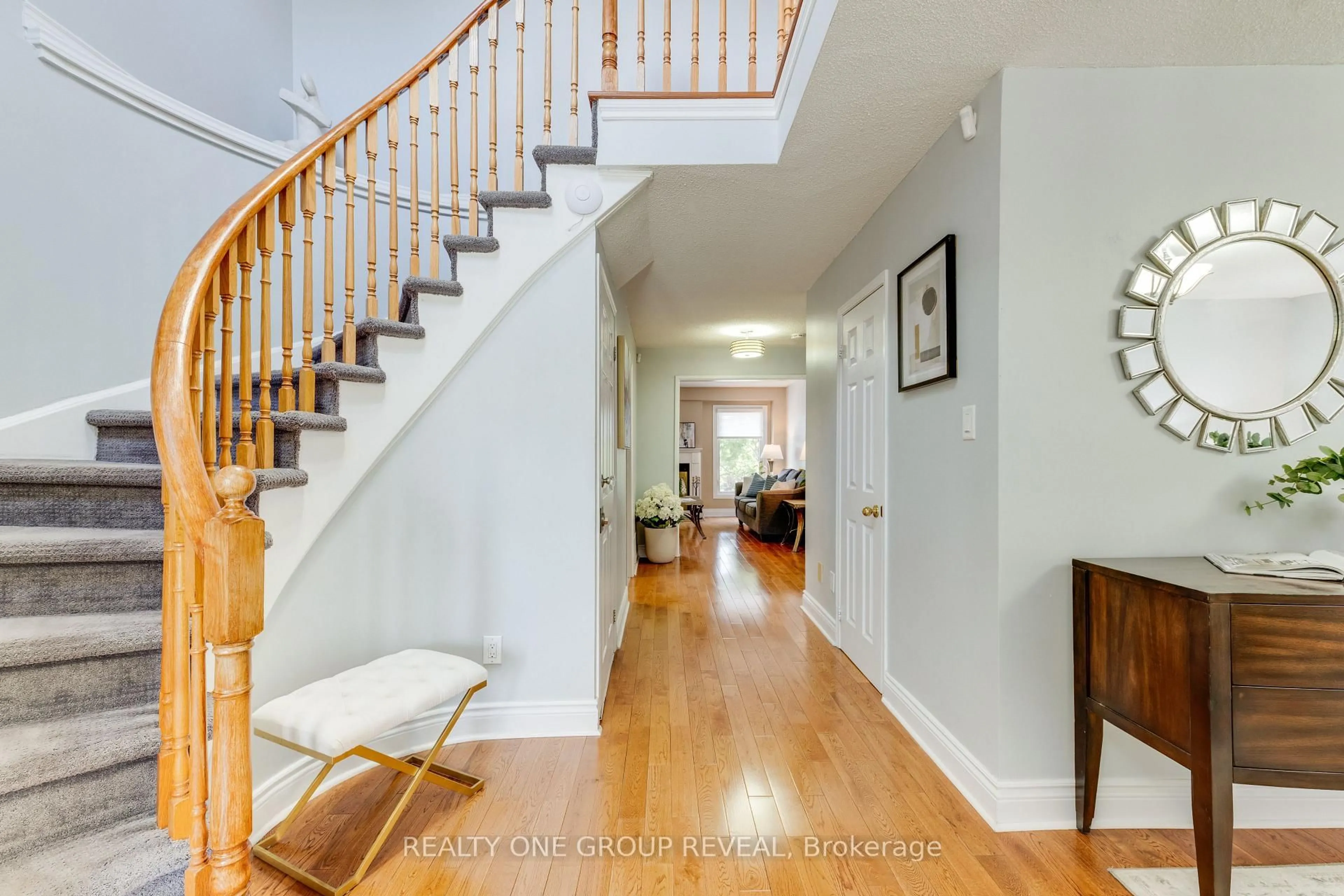 Indoor entryway for 1531 Rawlings Dr, Pickering Ontario L1V 5A6