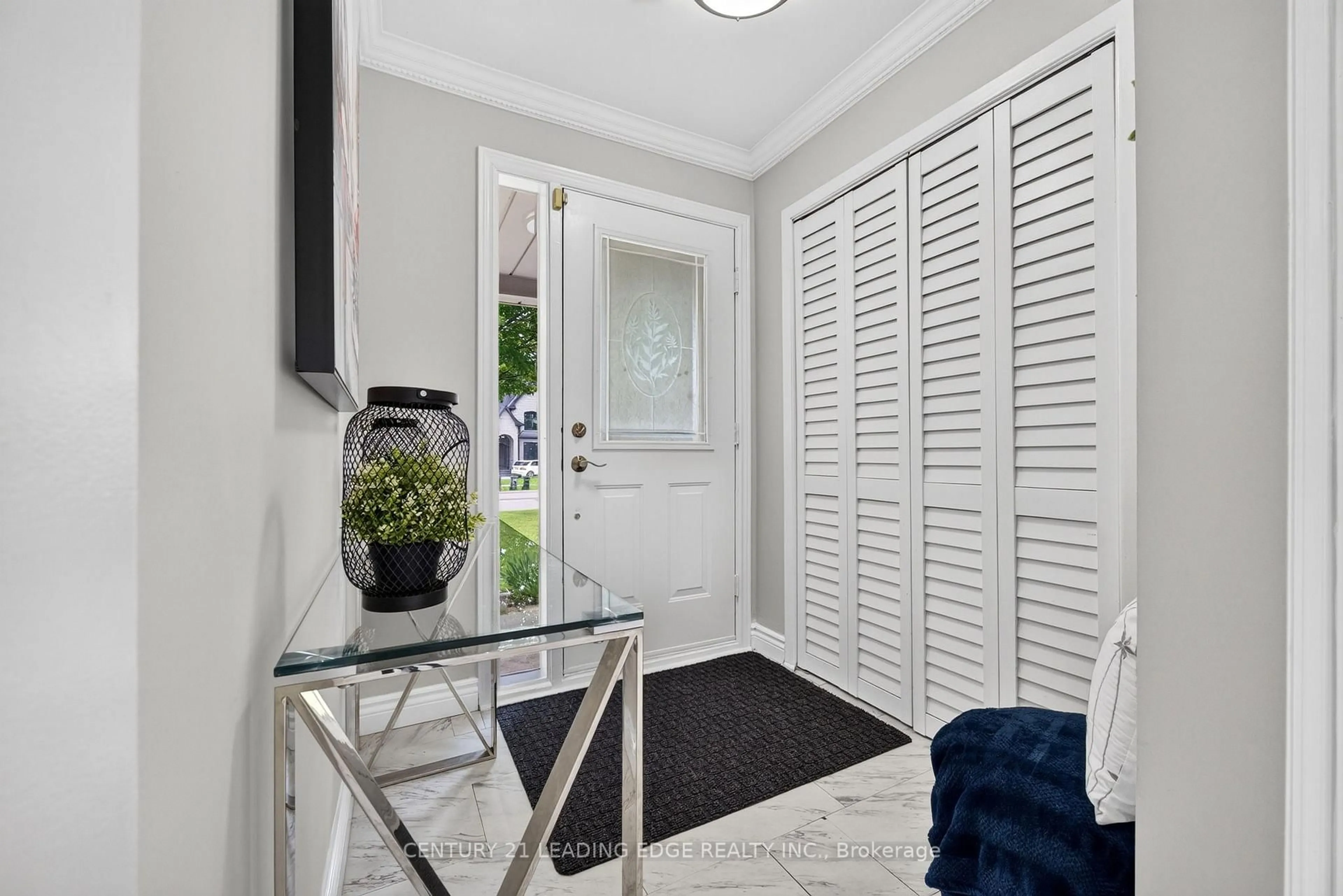 Indoor entryway for 4012 Ellesmere Rd, Toronto Ontario M1C 1J2