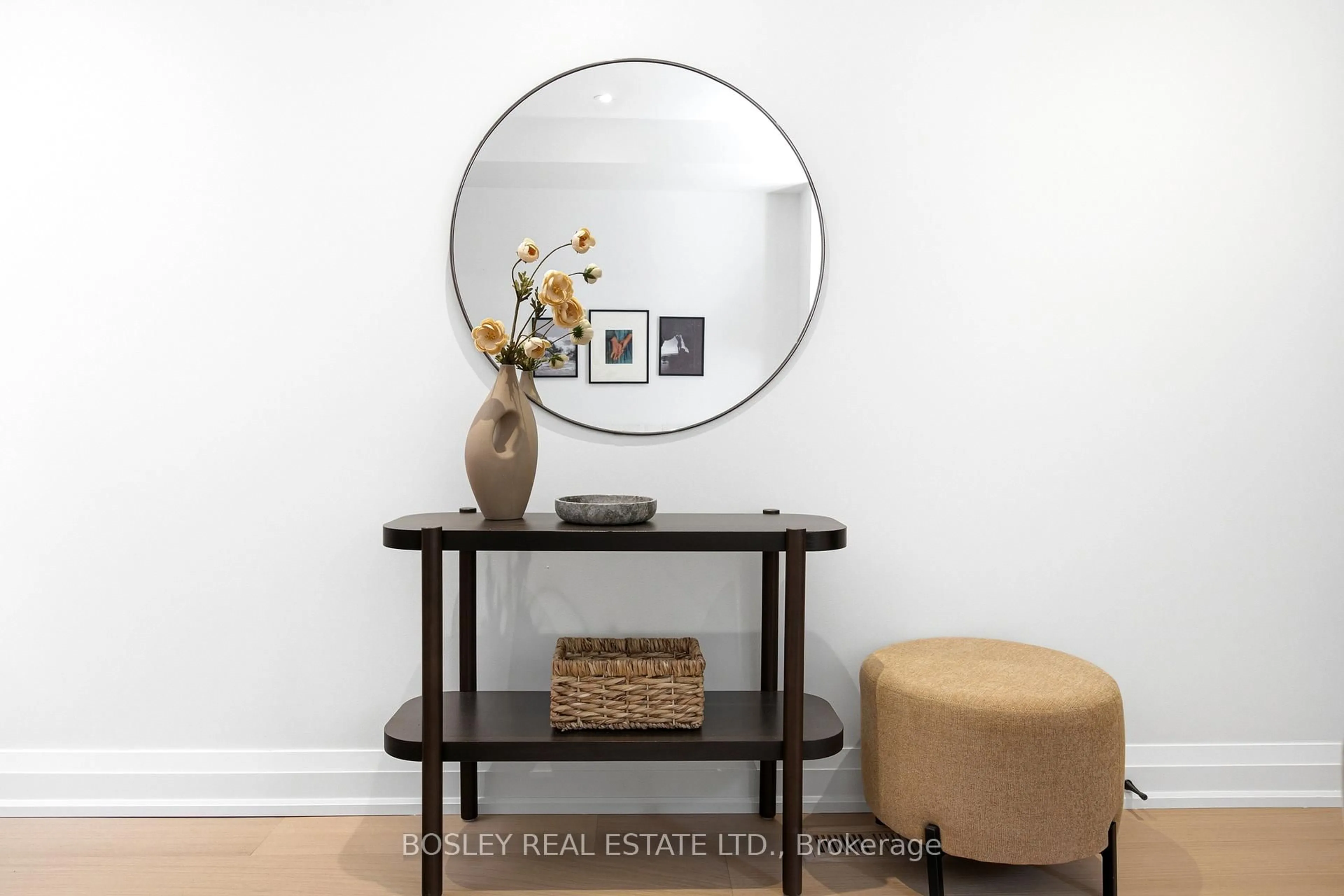 Indoor entryway for 28 RICHARD Ave, Toronto Ontario M4L 1W9