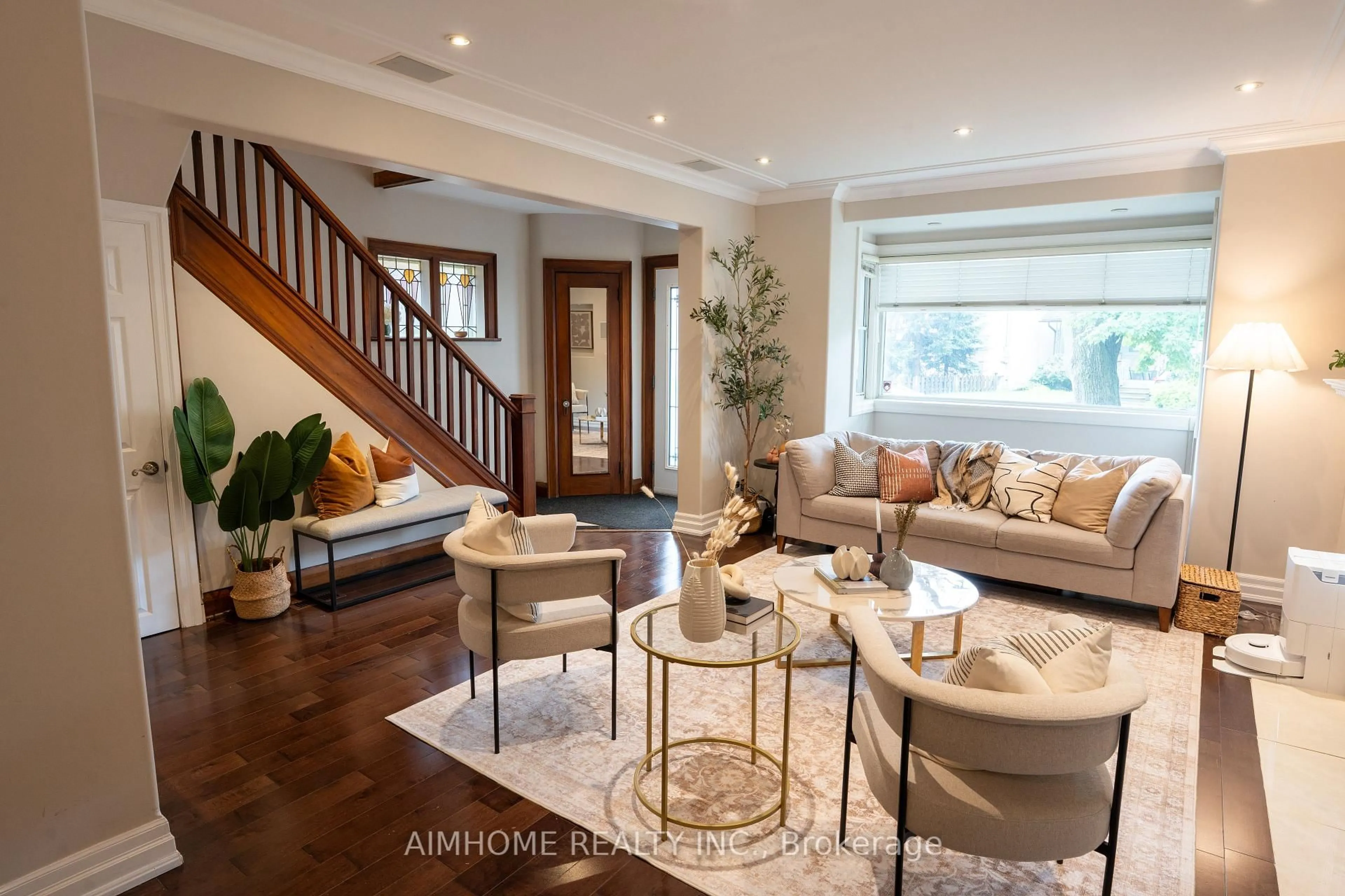 Living room with furniture, unknown for 128 Hopedale Ave, Toronto Ontario M4K 3M7