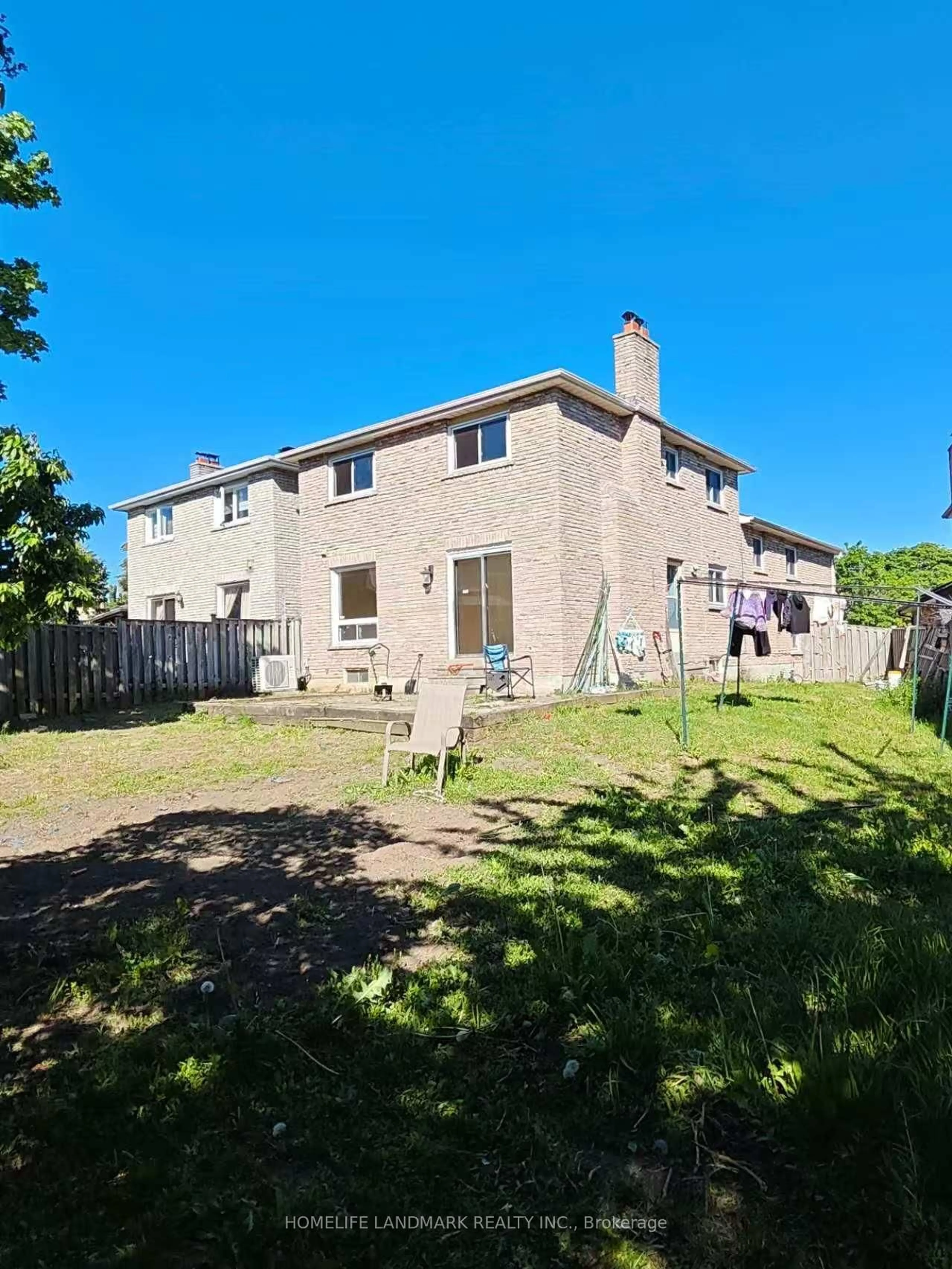 A pic from outside/outdoor area/front of a property/back of a property/a pic from drone, street for 24 Wessex Pl, Toronto Ontario M1V 2P4