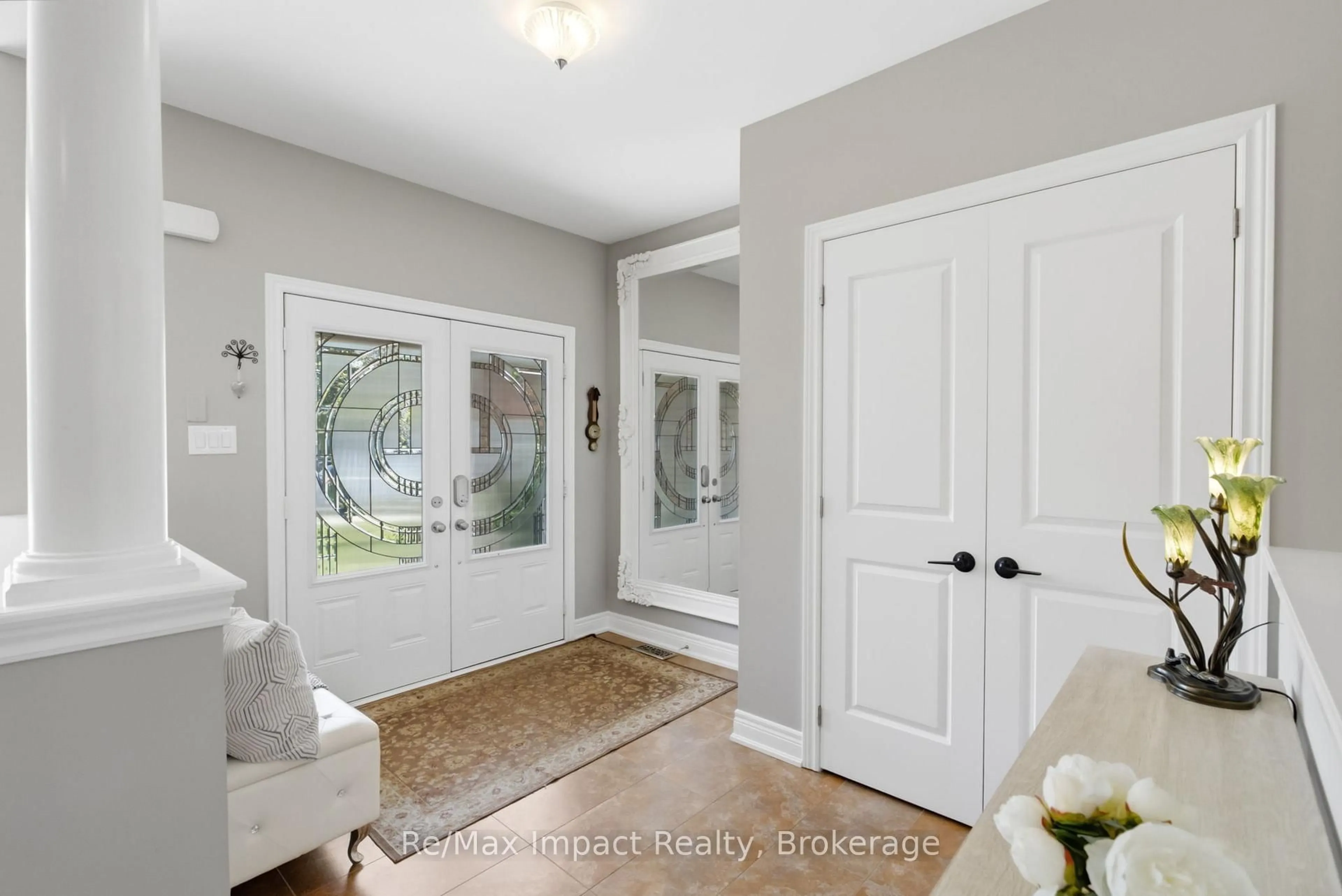 Indoor entryway for 17 Bradshaw St, Clarington Ontario L1C 2H4