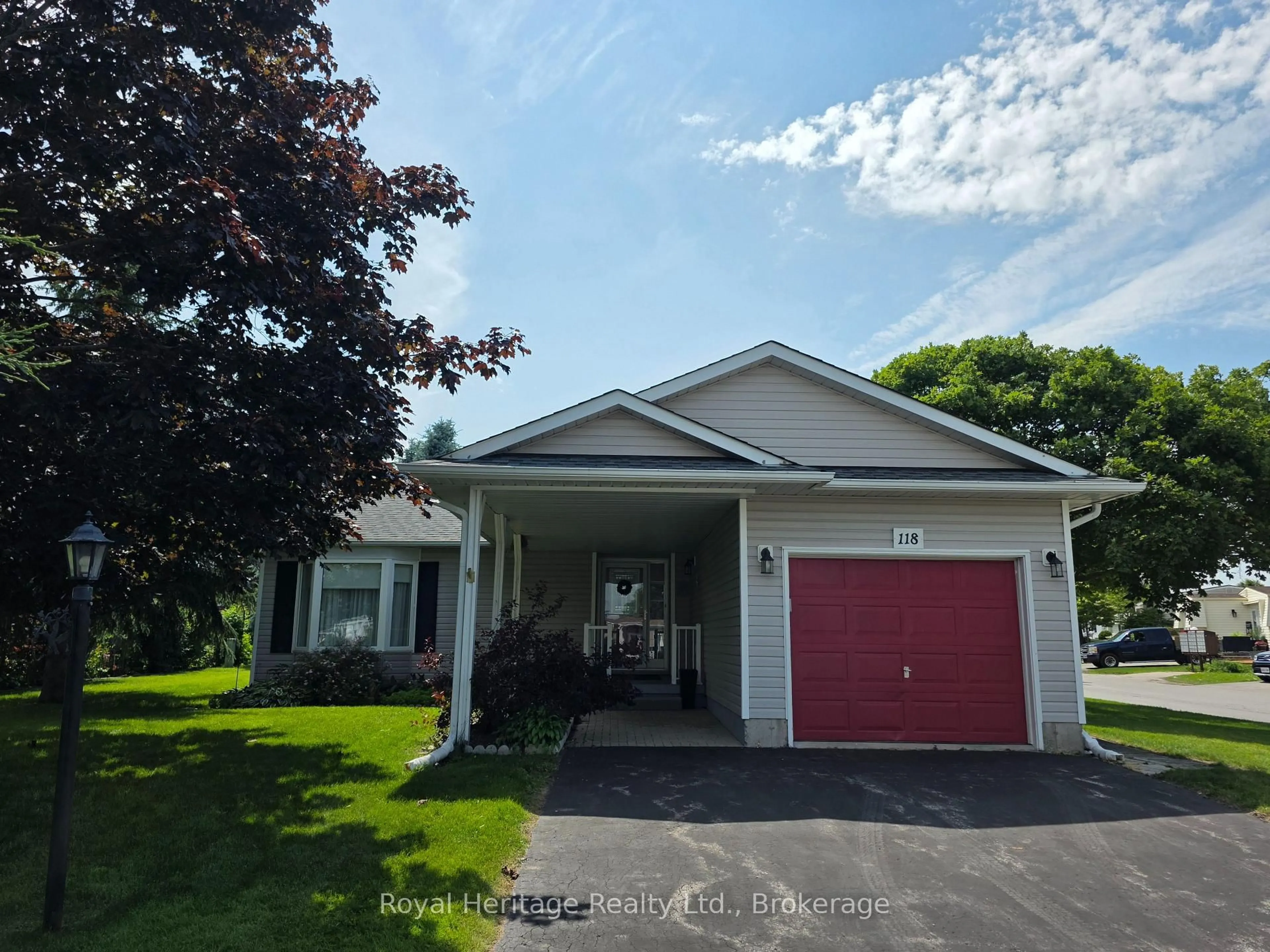Home with vinyl exterior material, street for 118 Bluffs Rd, Clarington Ontario L1B 1A8