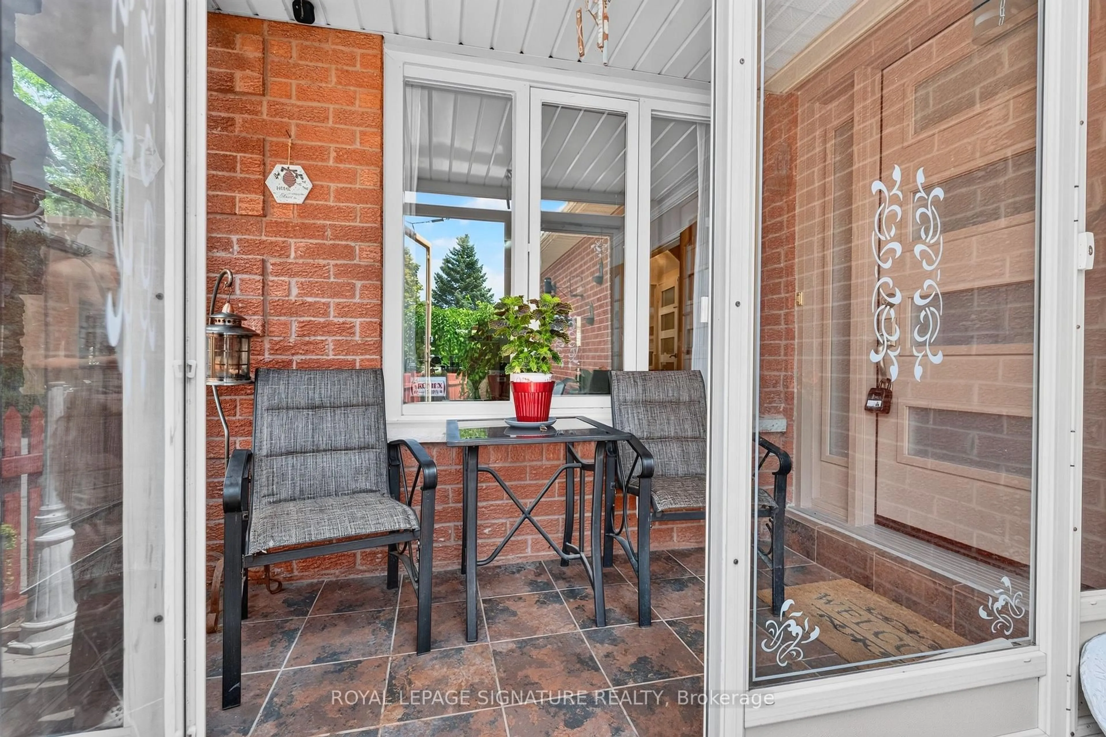 Patio, street for 1642 Pepperwood Gate, Pickering Ontario L1X 2K1