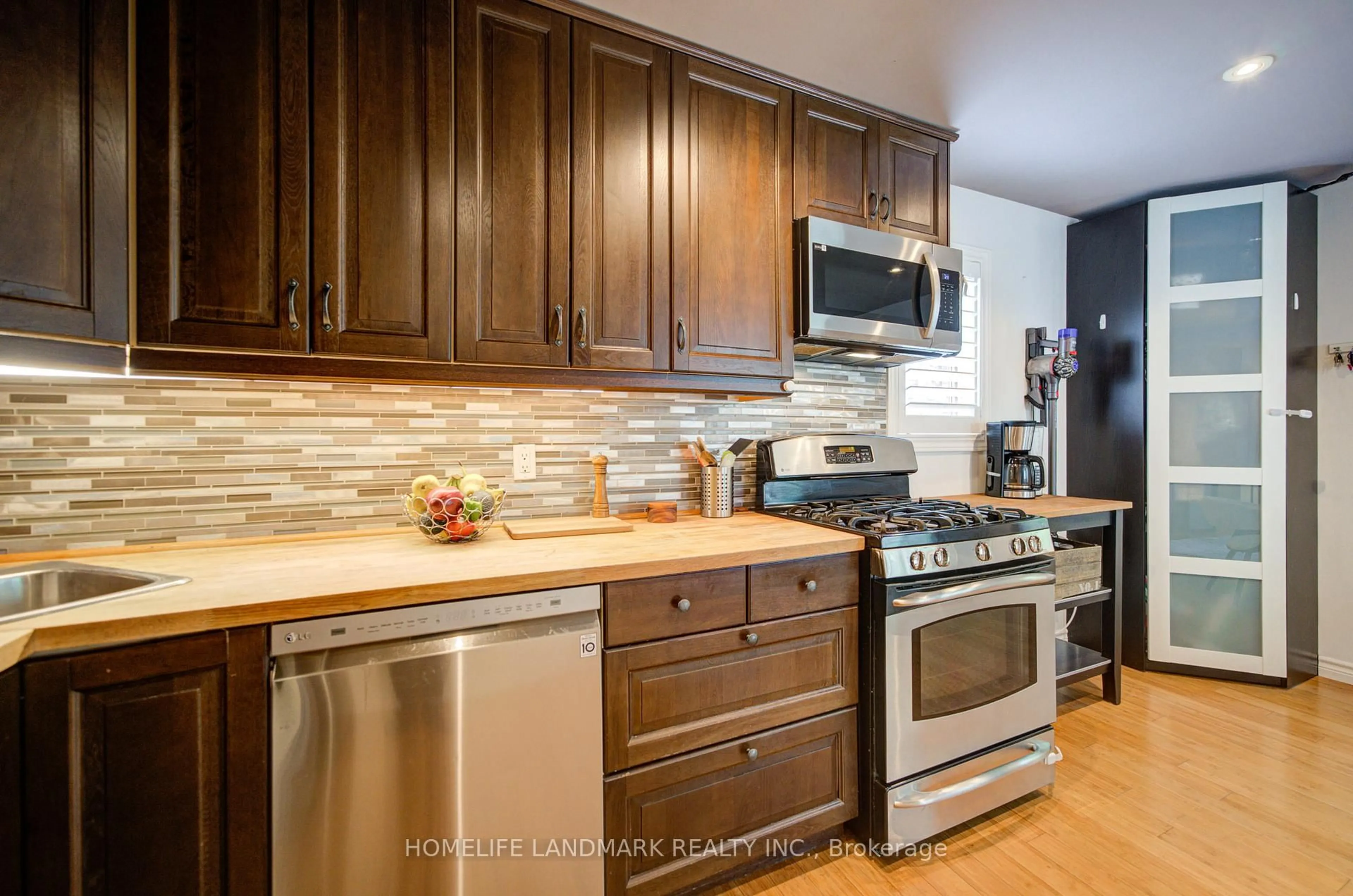 Standard kitchen, unknown for 16 Warvet Cres, Toronto Ontario M4B 1P3