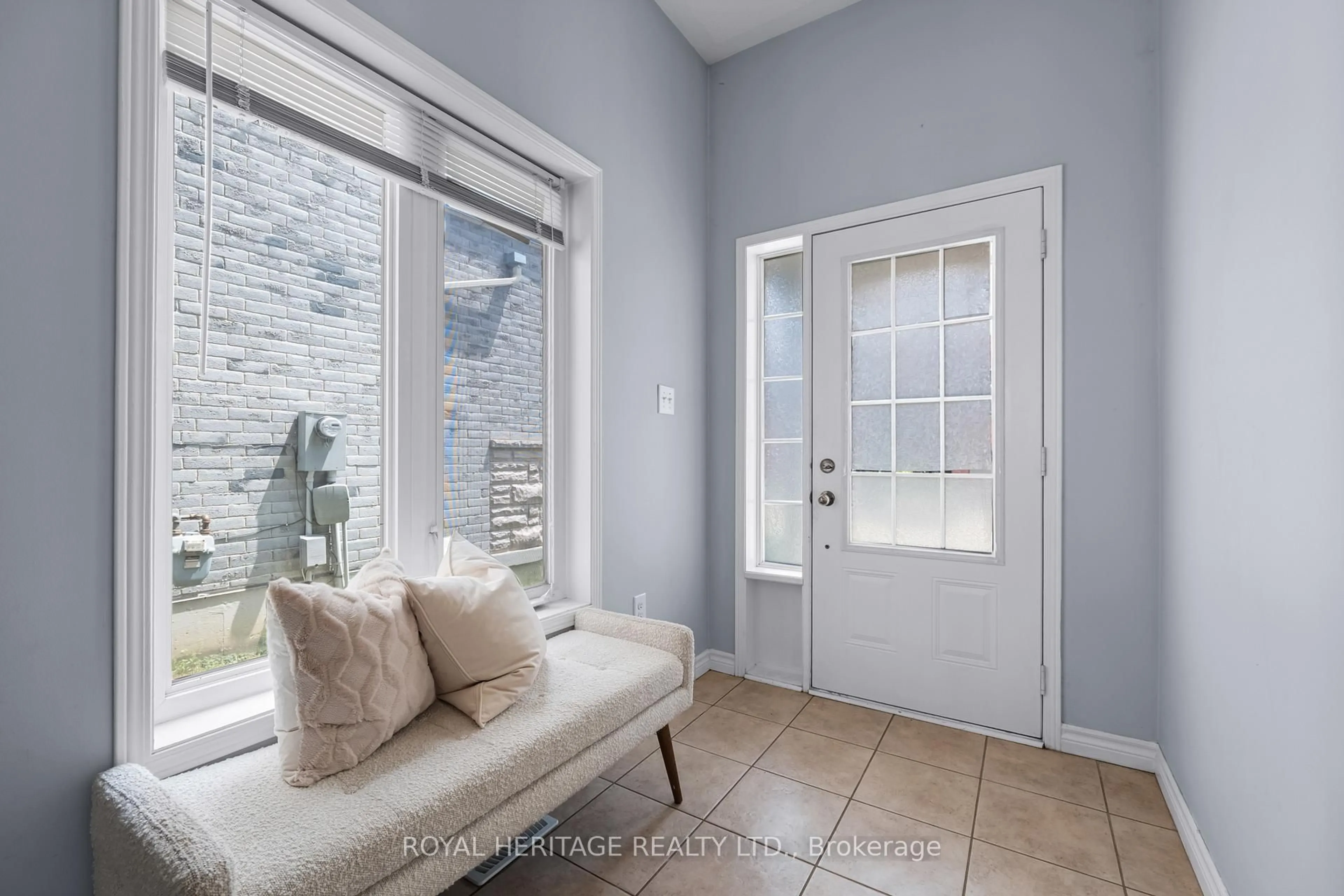 Indoor entryway for 497 Rossland Rd, Ajax Ontario L1Z 0K8