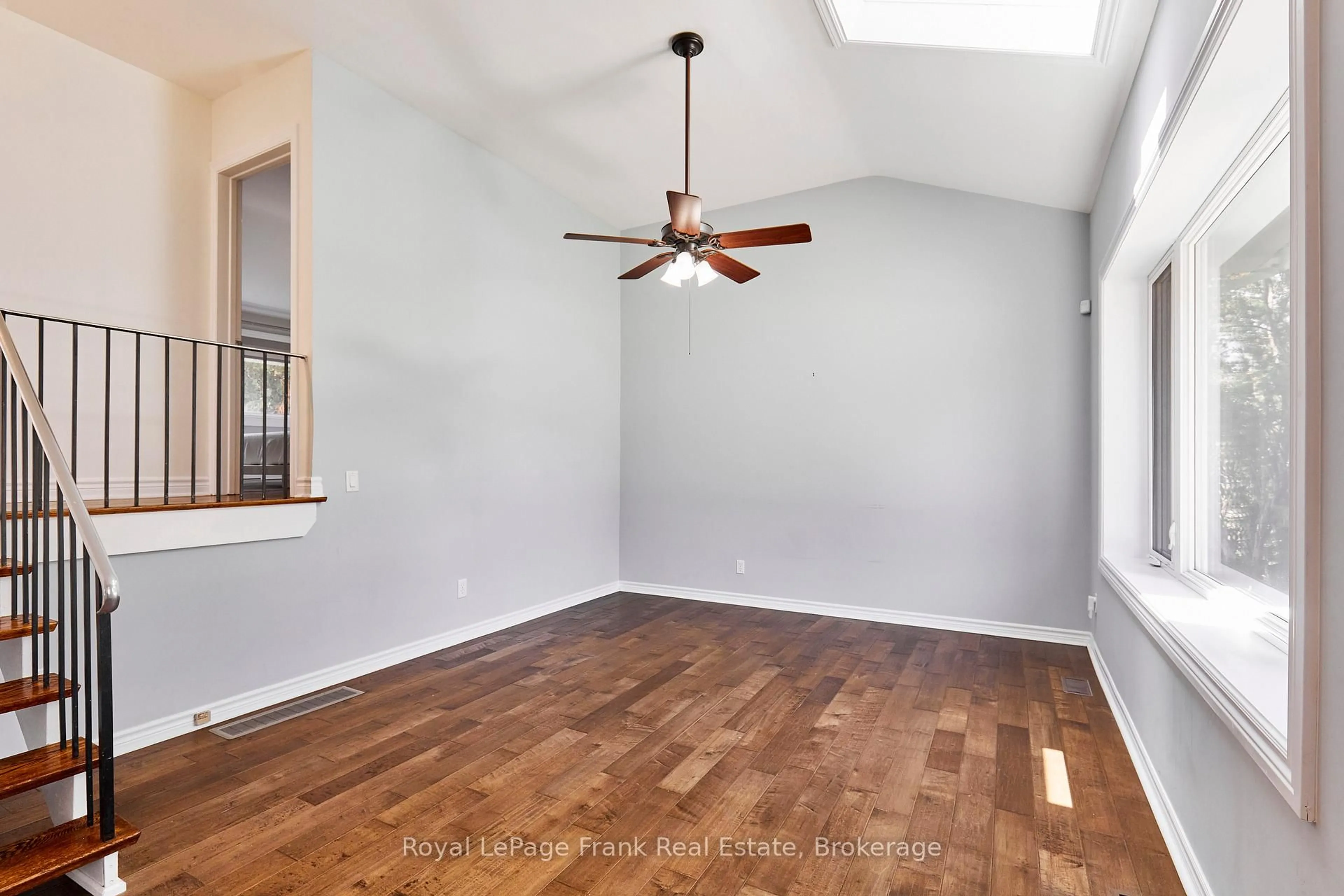 A pic of a room for 791 Stone St, Oshawa Ontario L1J 1A4
