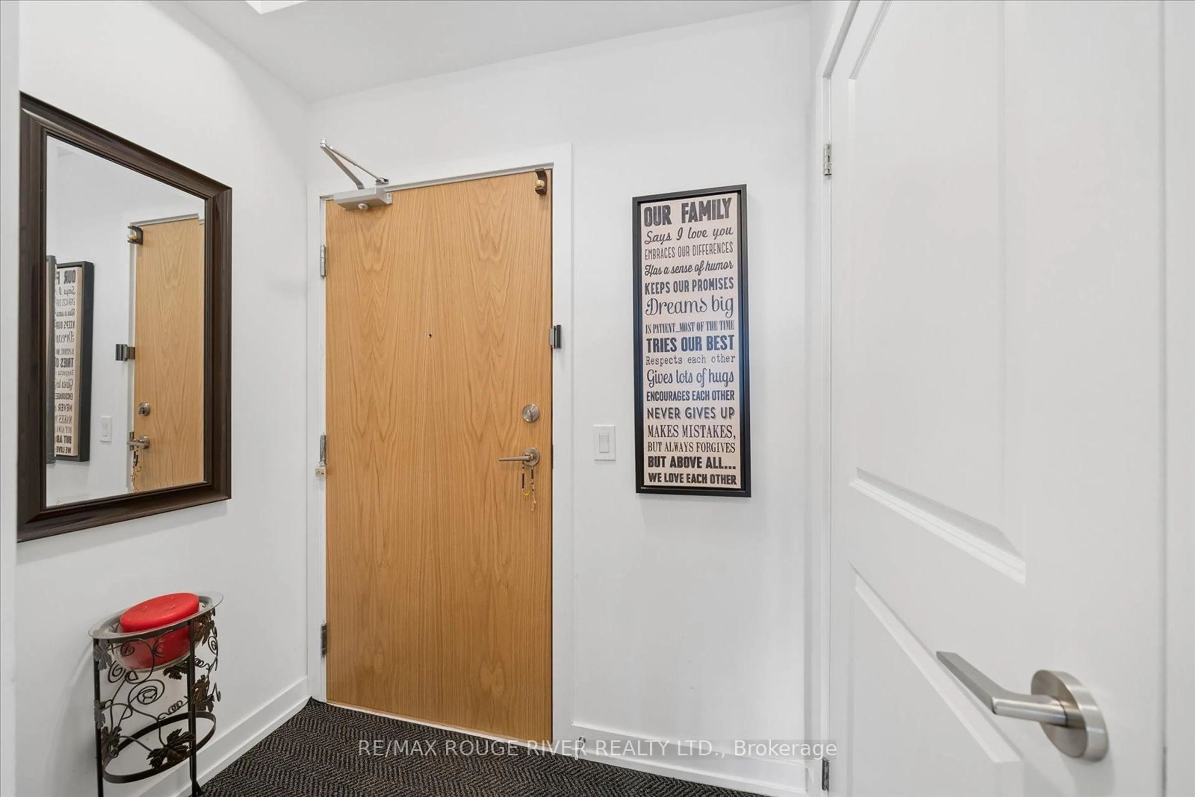 Indoor entryway for 1435 Celebration Dr #2804, Pickering Ontario L1W 0C4